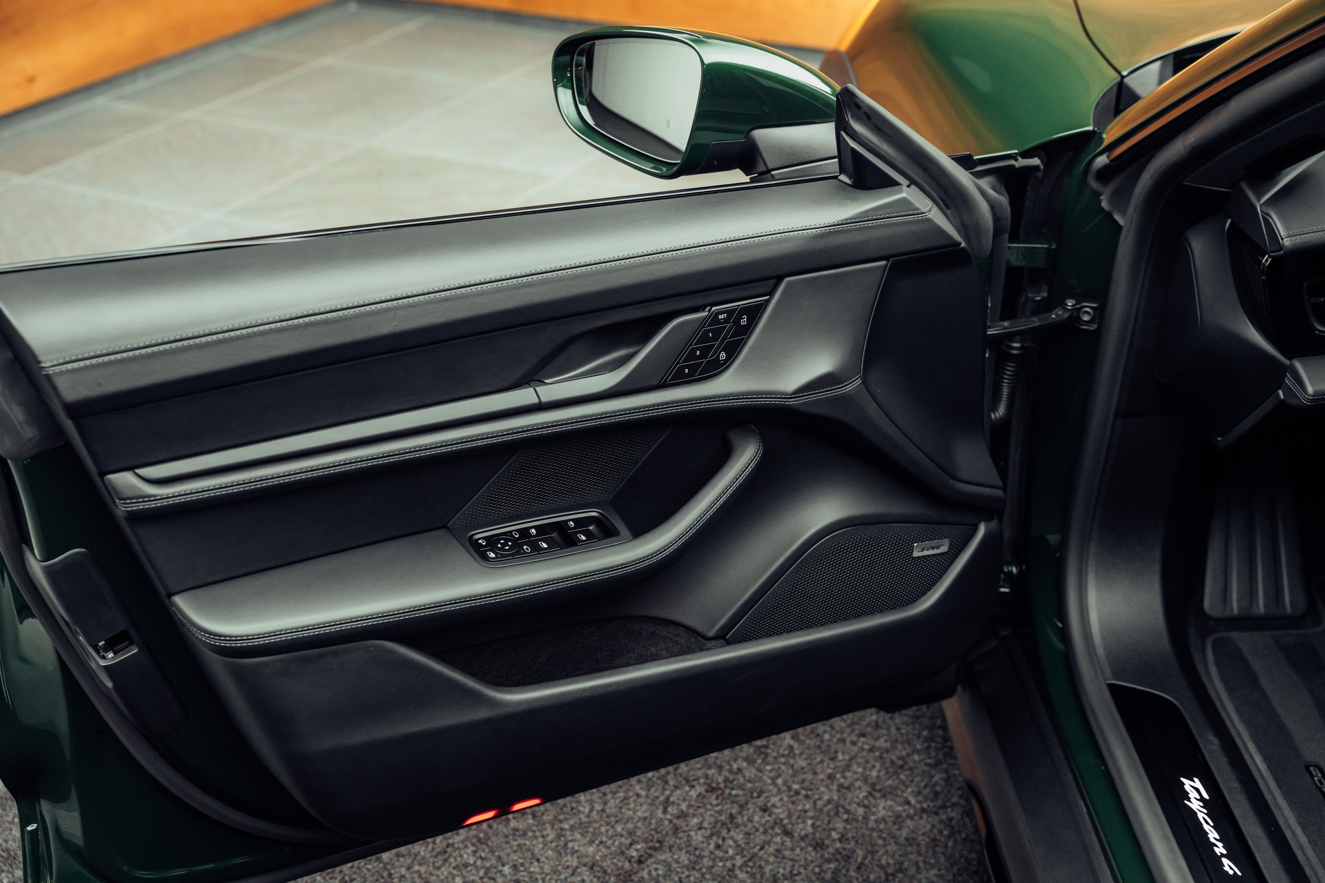 PORSCHE Taycan 4 Cross Turismo Performance Batterie Plus 105kWh-image-16
