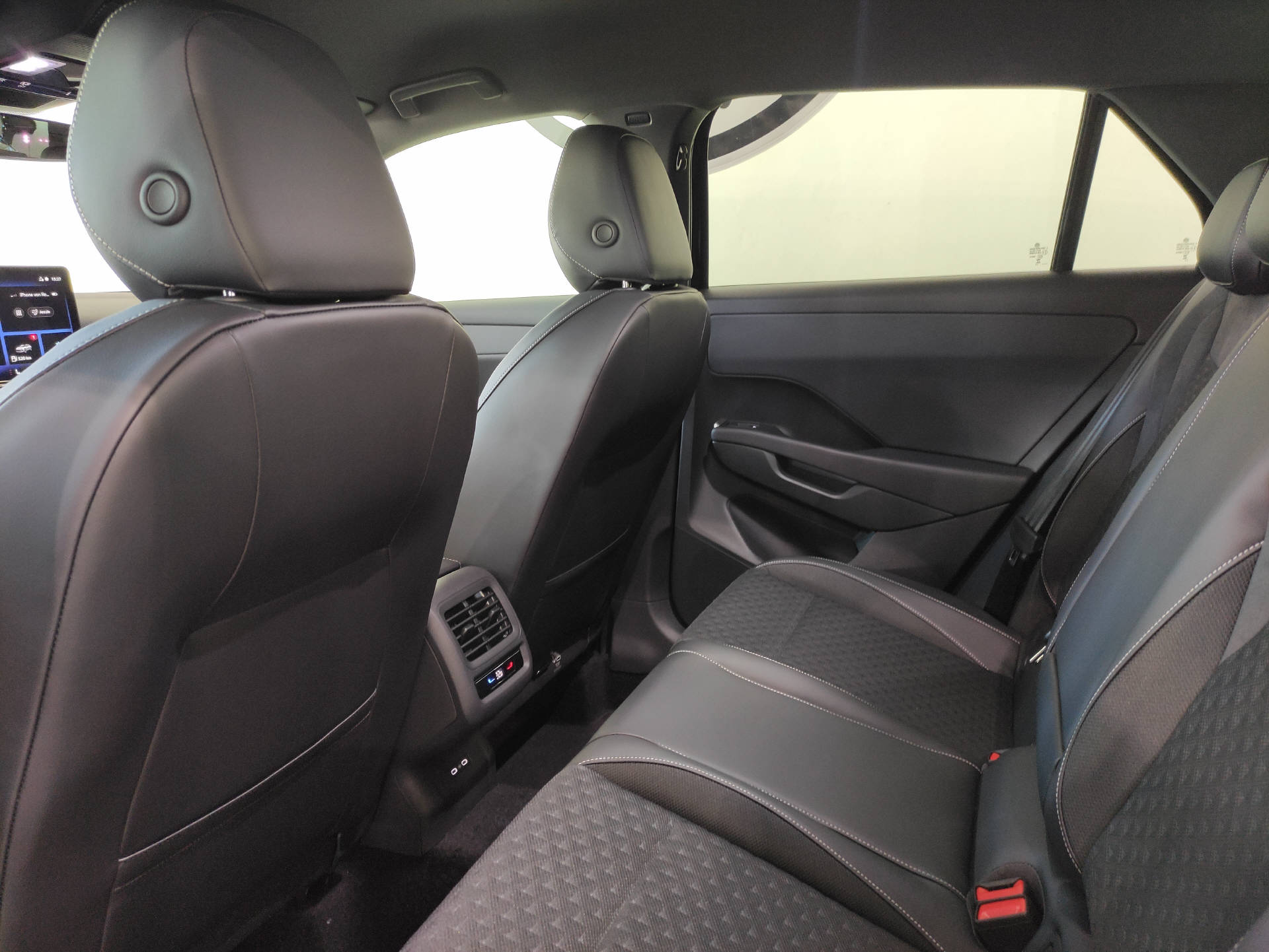 VW T-Roc 1.5 eTSI R-Line Black-Style DSG-image-10