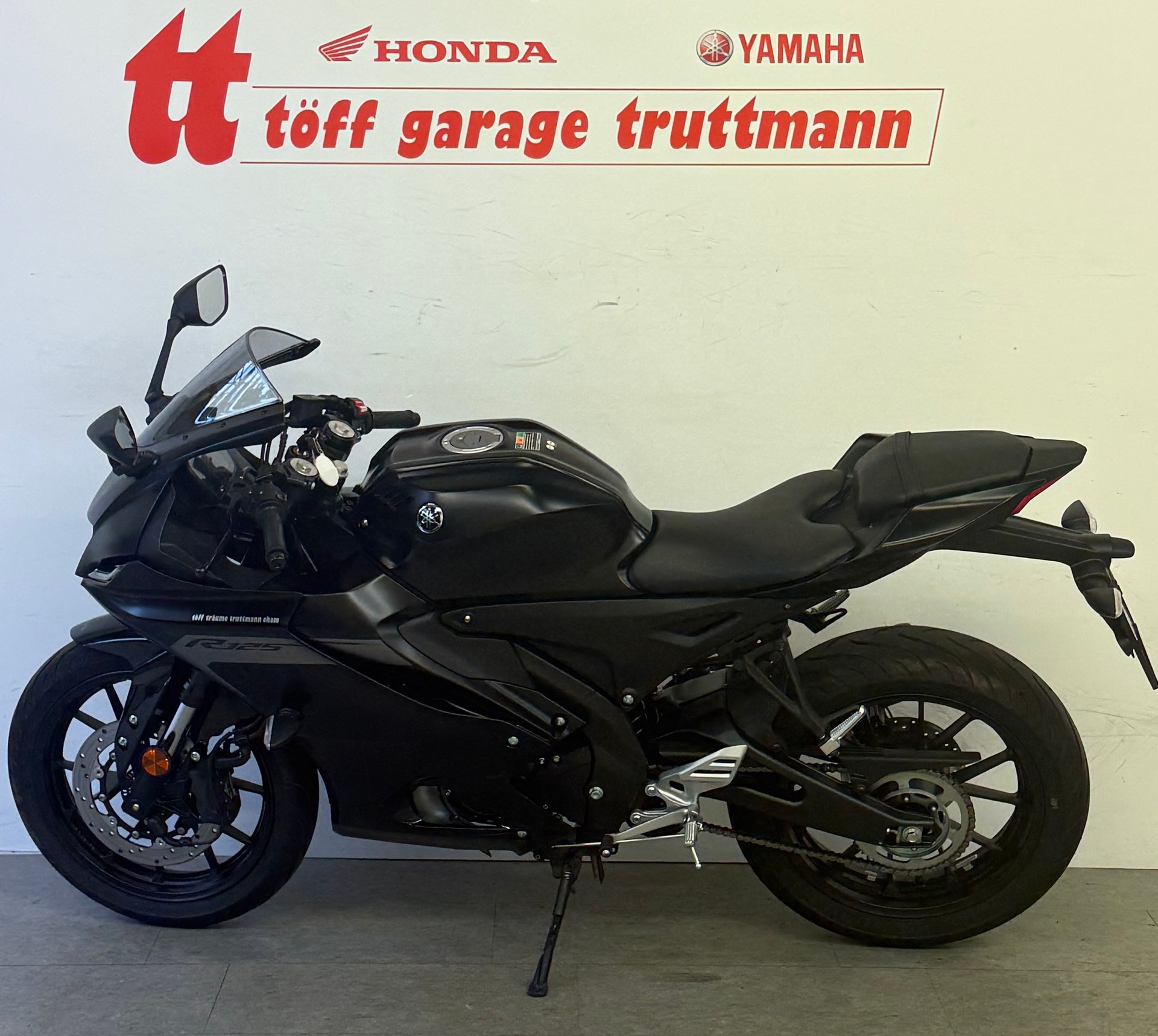 YAMAHA YZF-R 125 ABS-showroom-element-1
