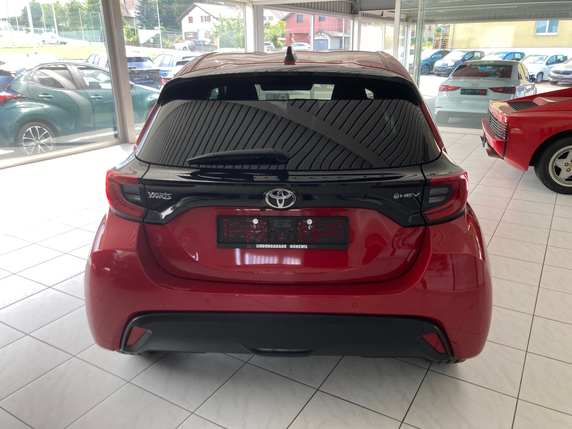 TOYOTA Yaris 1.5 Trend e-CVT-image-5
