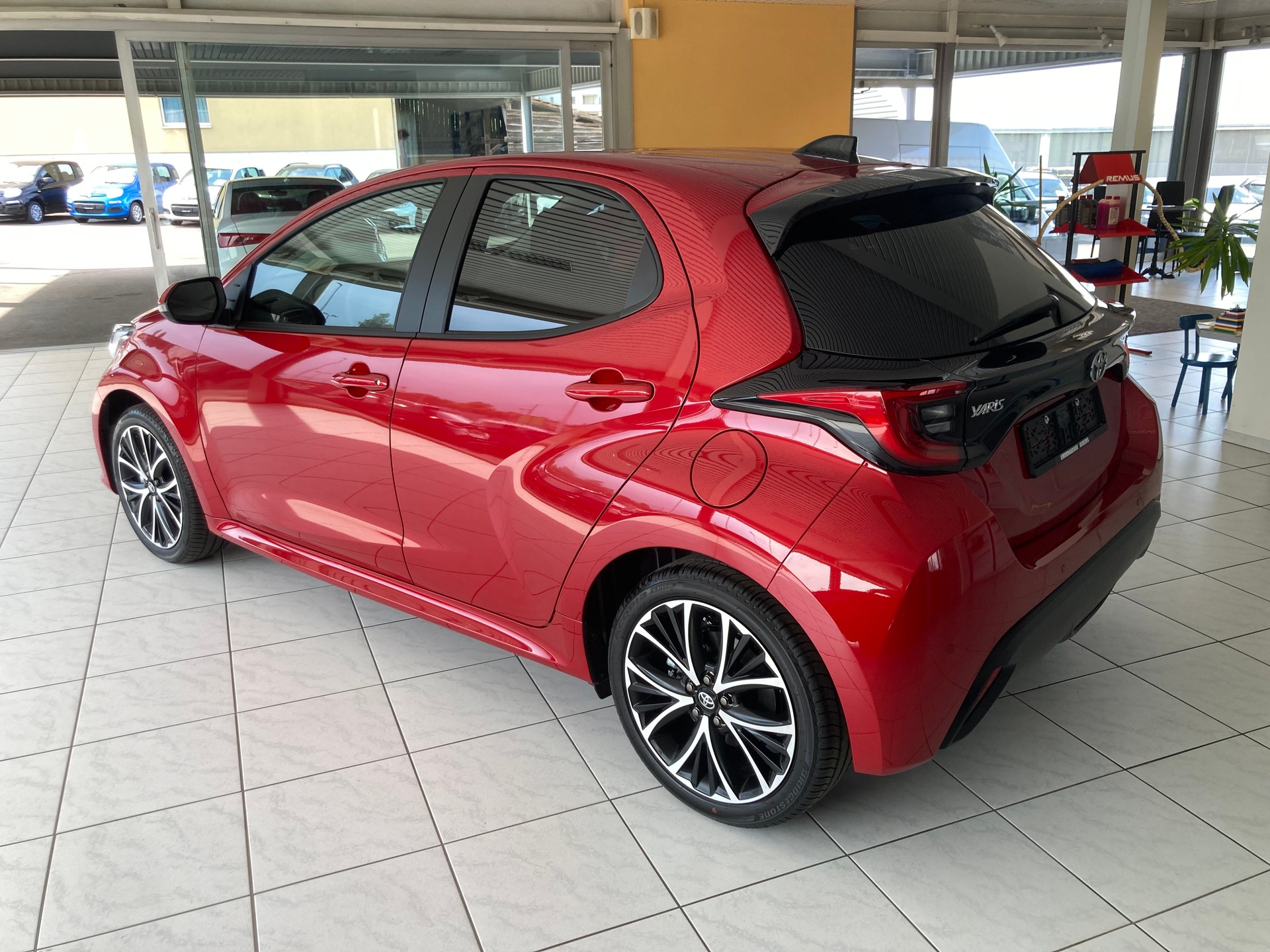 TOYOTA Yaris 1.5 Trend e-CVT-image-6