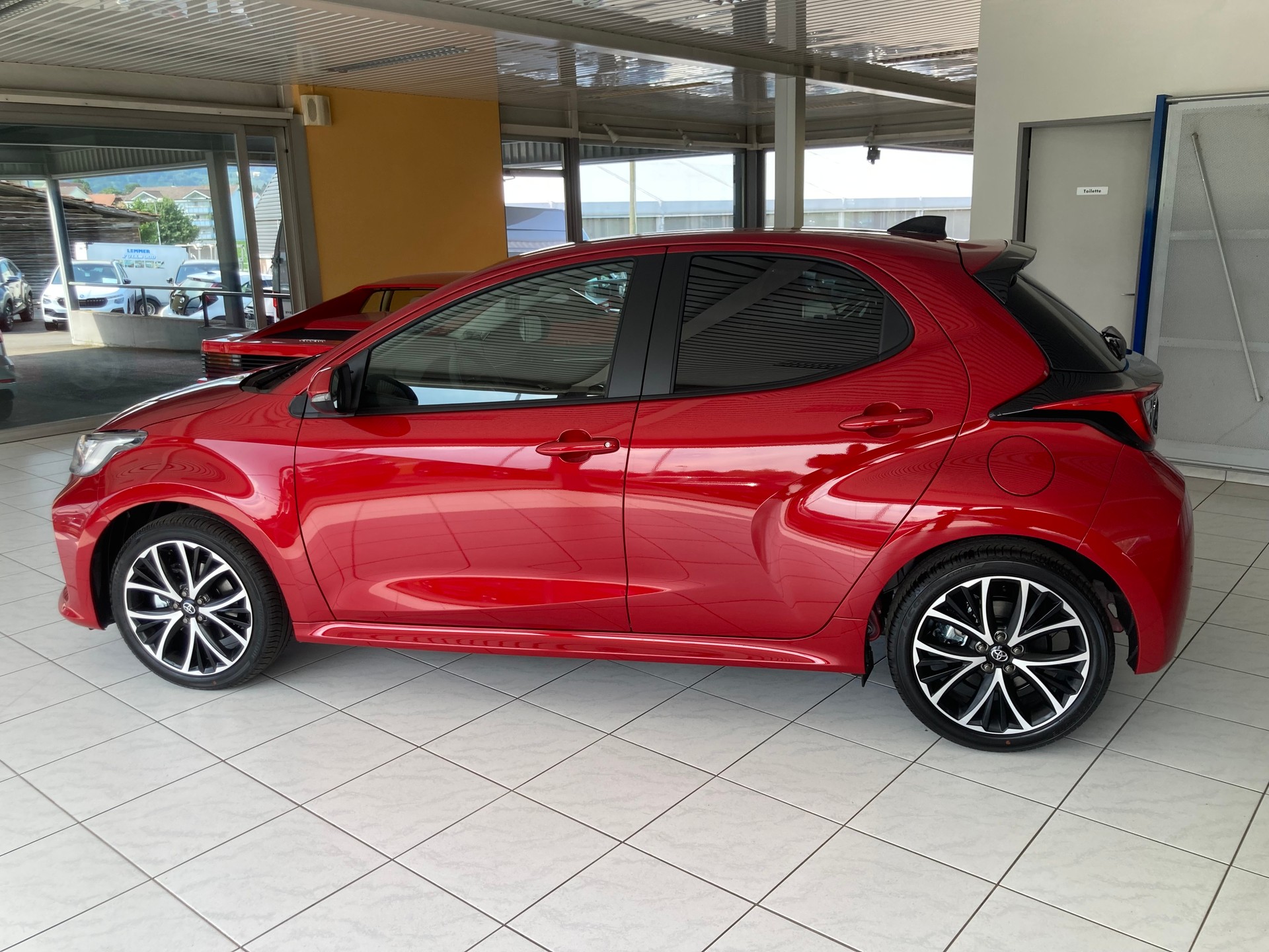 TOYOTA Yaris 1.5 Trend e-CVT-image-7