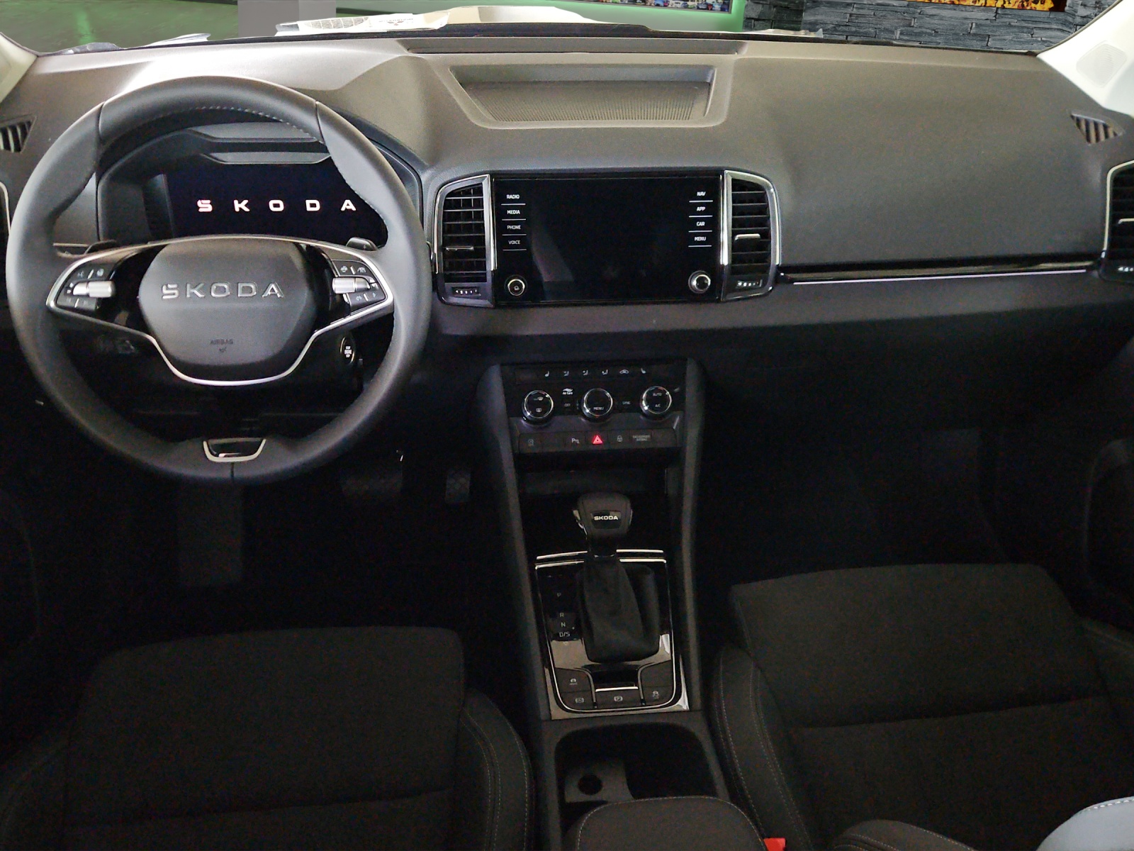 SKODA Karoq 1.5 TSI Dynamic DSG-image-7
