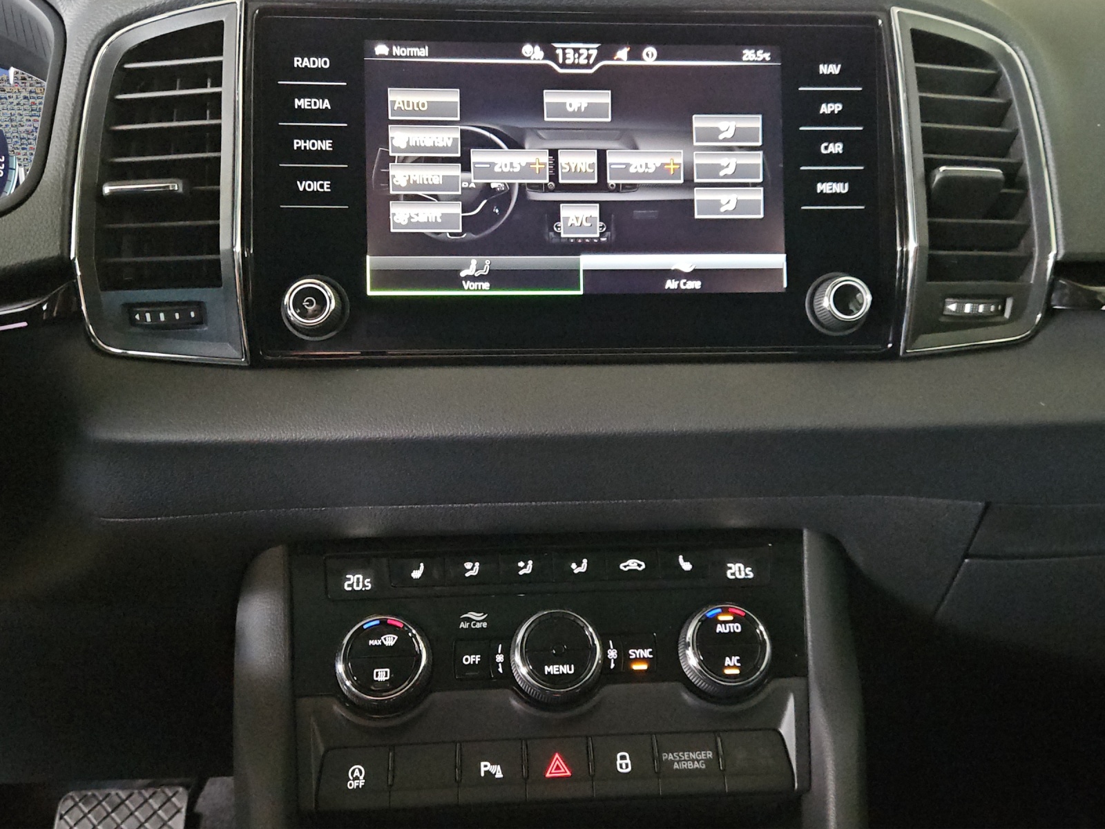 SKODA Karoq 1.5 TSI Dynamic DSG-image-18