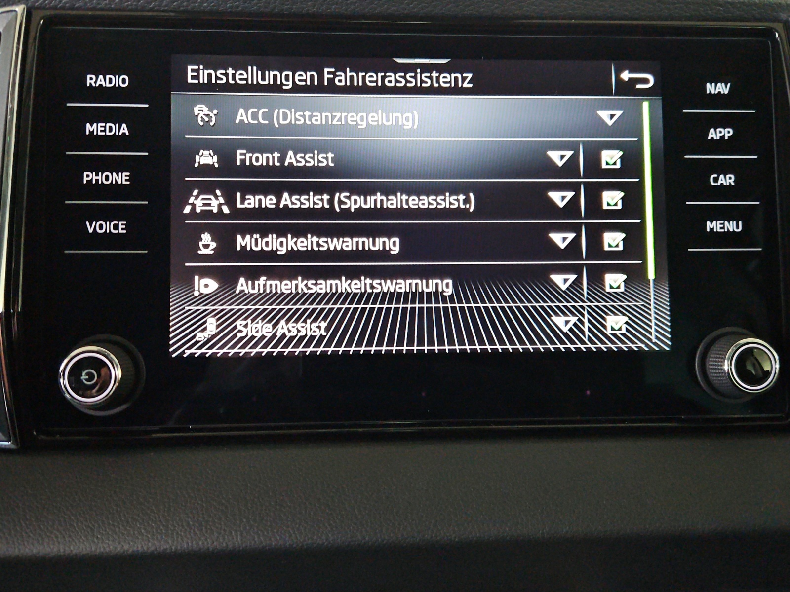 SKODA Karoq 1.5 TSI Dynamic DSG-image-17
