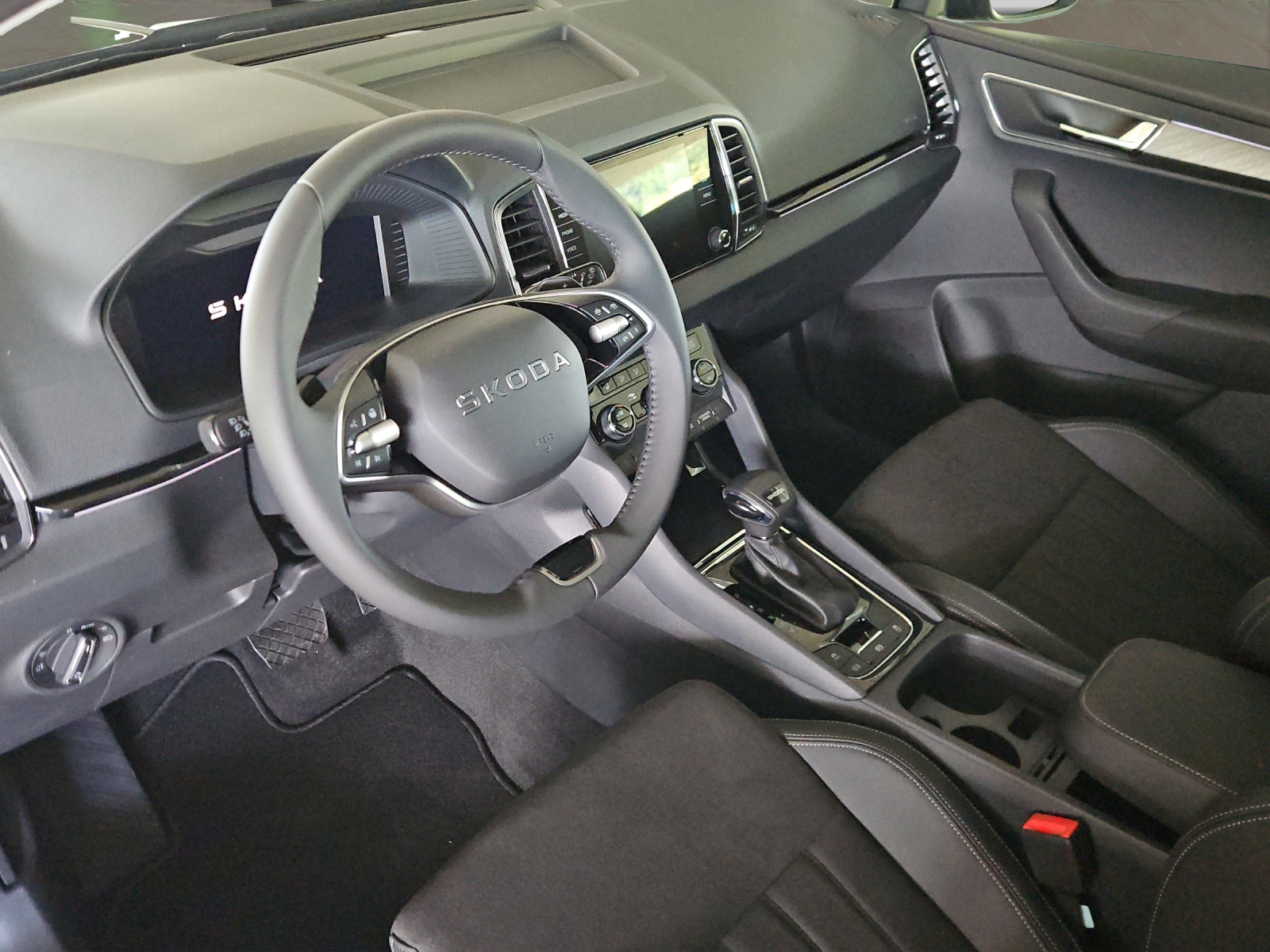 SKODA Karoq 1.5 TSI Dynamic DSG-image-6