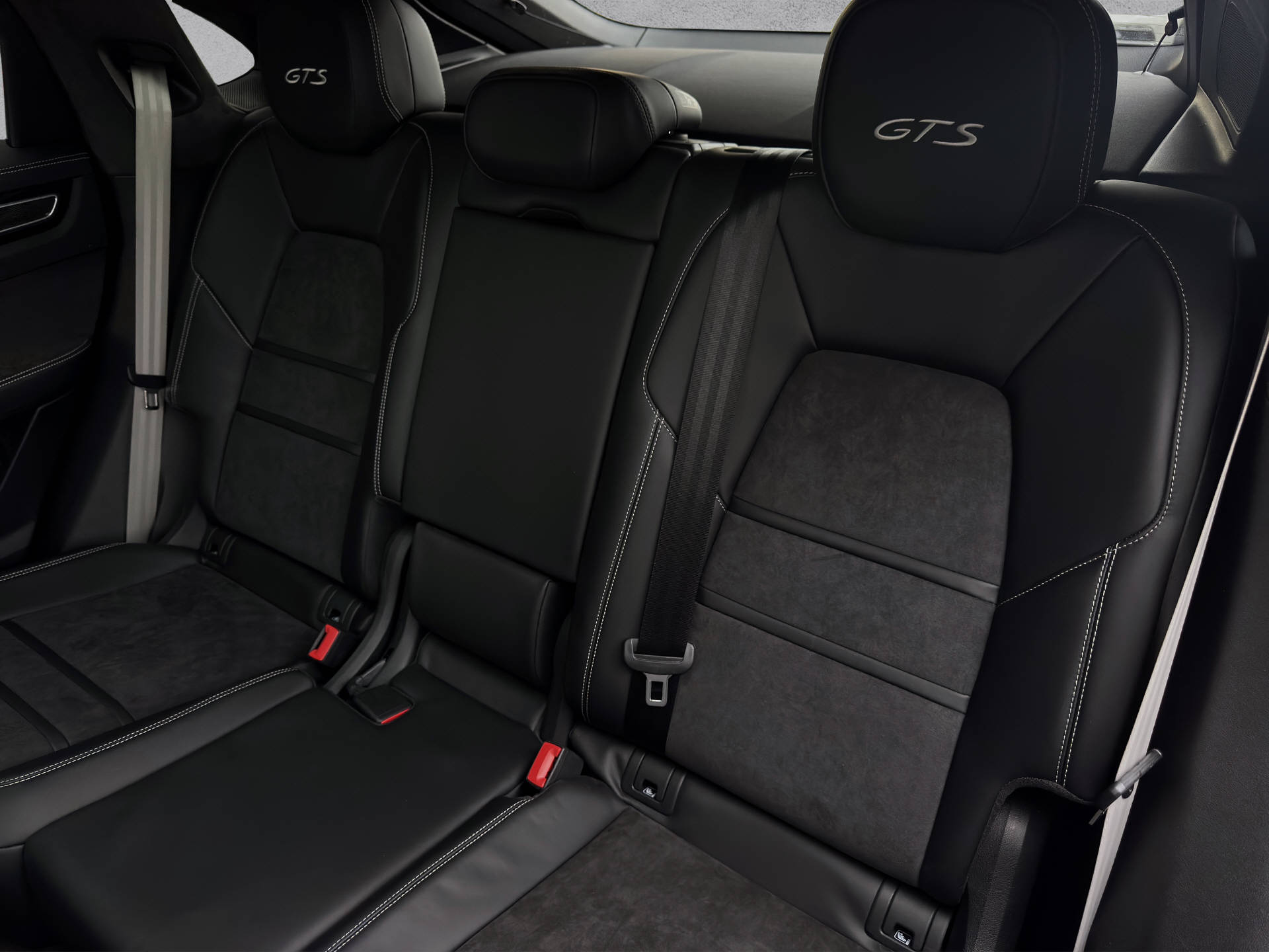 PORSCHE Cayenne GTS Coupé-image-13