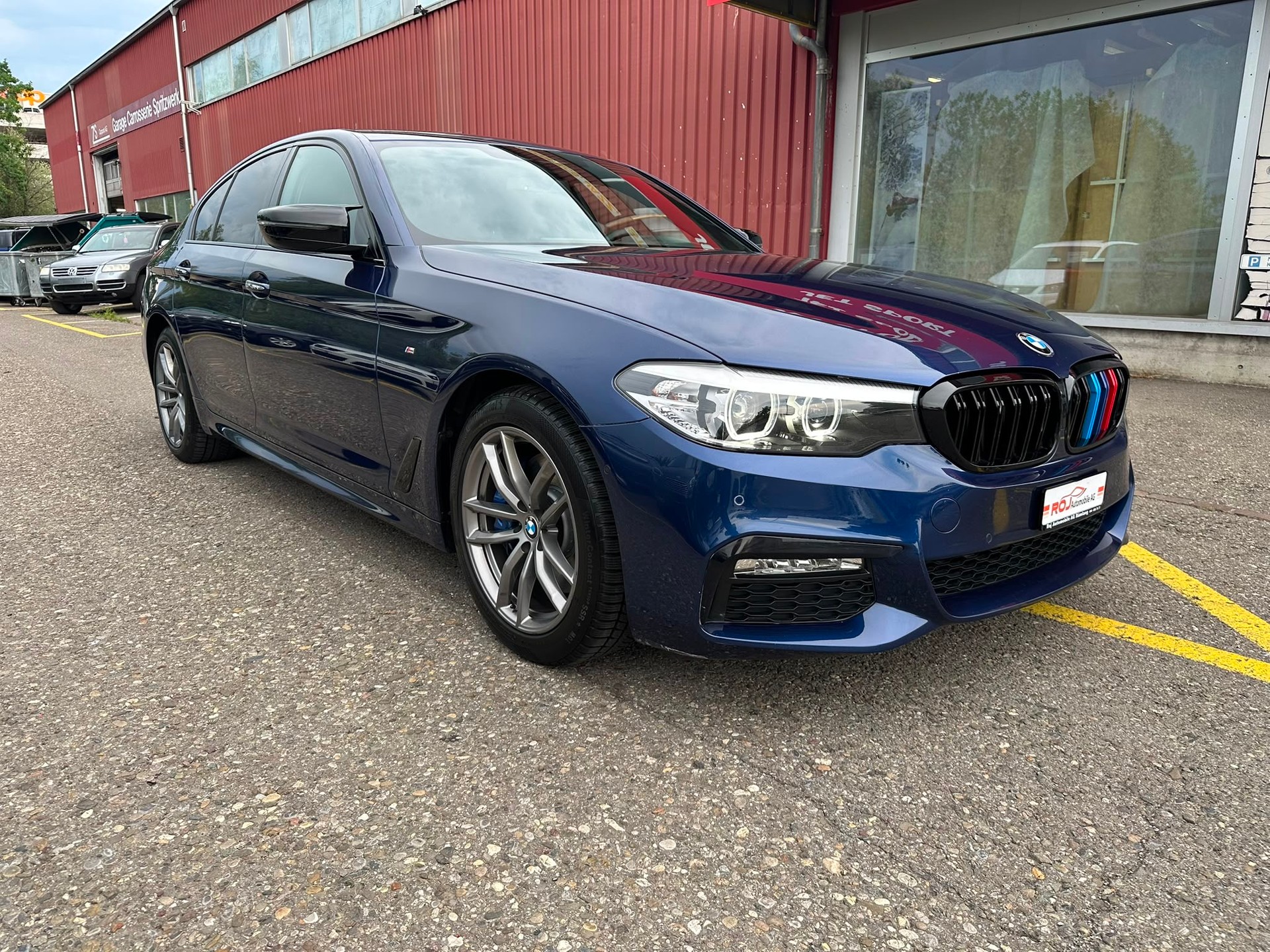 BMW 530i xDrive Steptronic-showroom-element-3