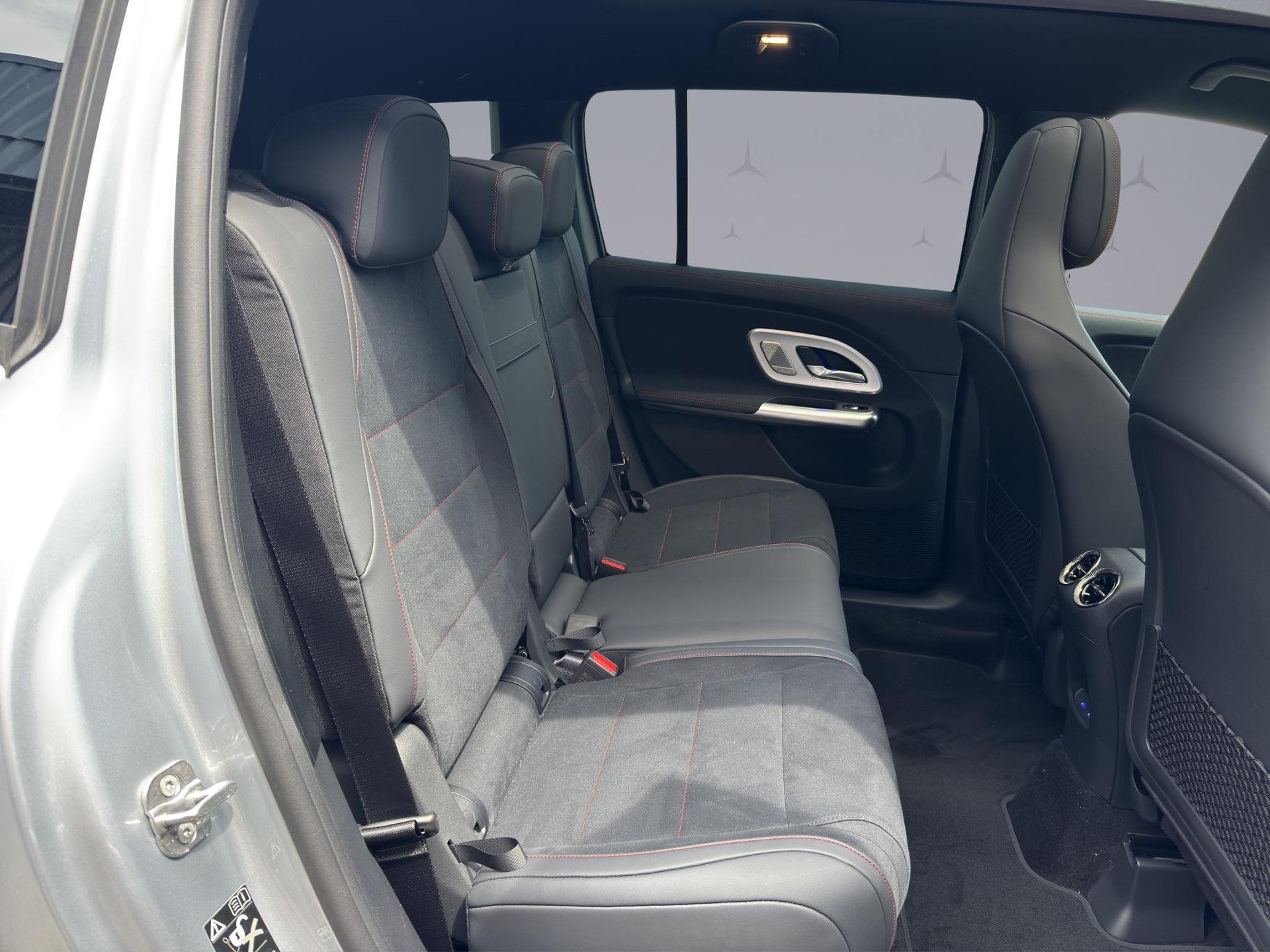 MERCEDES-BENZ GLB 350 4matic-image-18