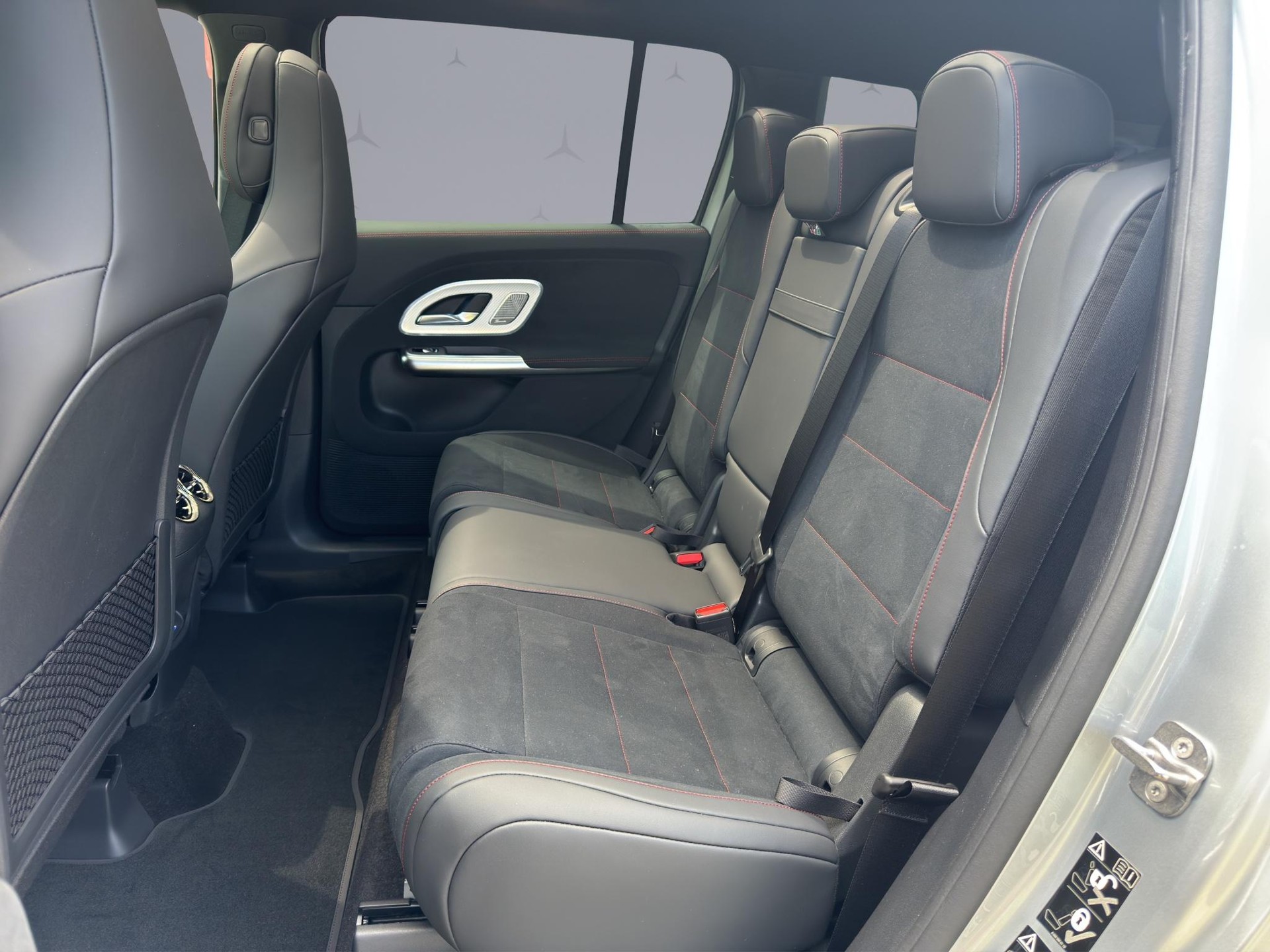 MERCEDES-BENZ GLB 350 4matic-image-13