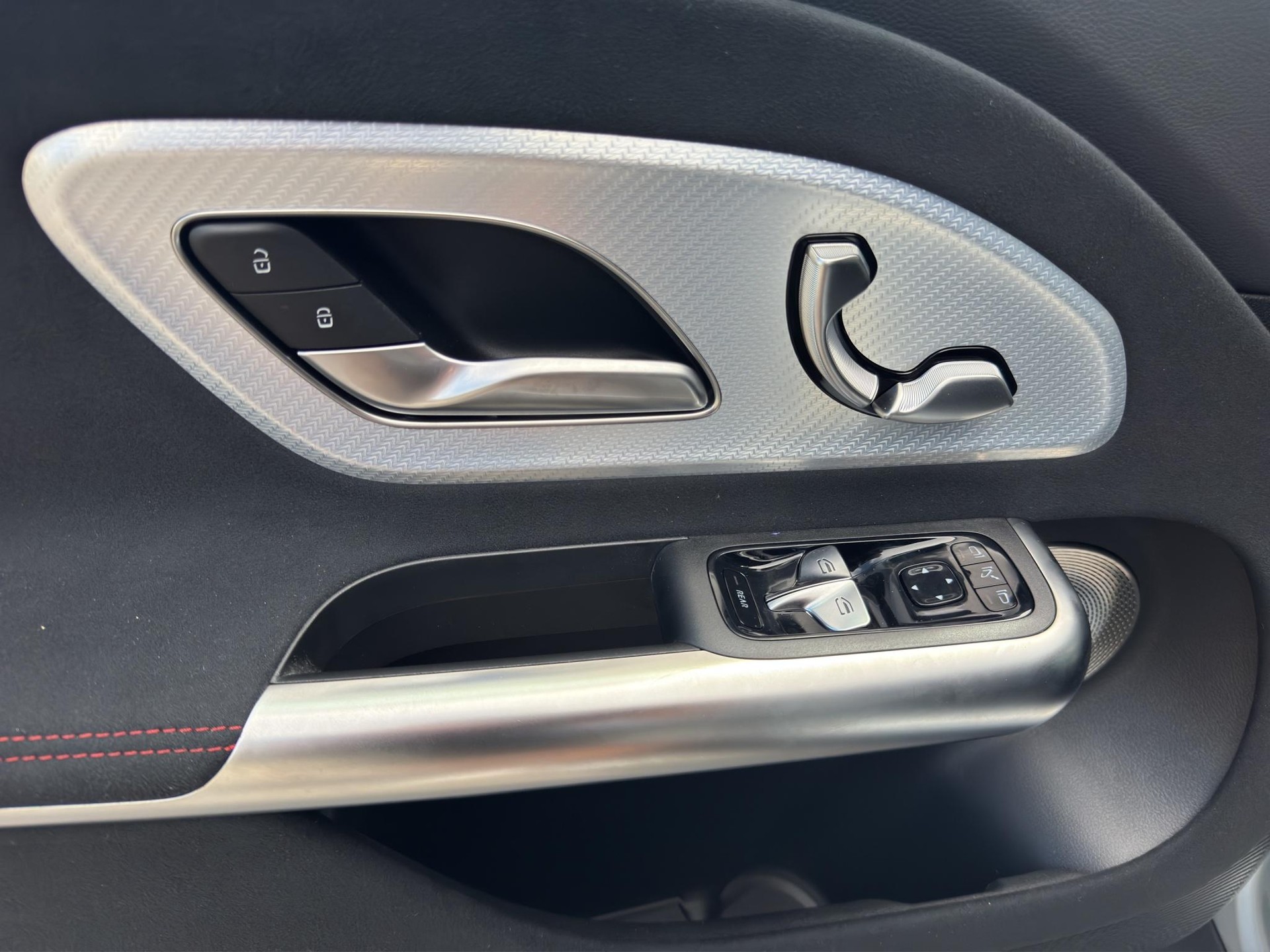 MERCEDES-BENZ GLB 350 4matic-image-11