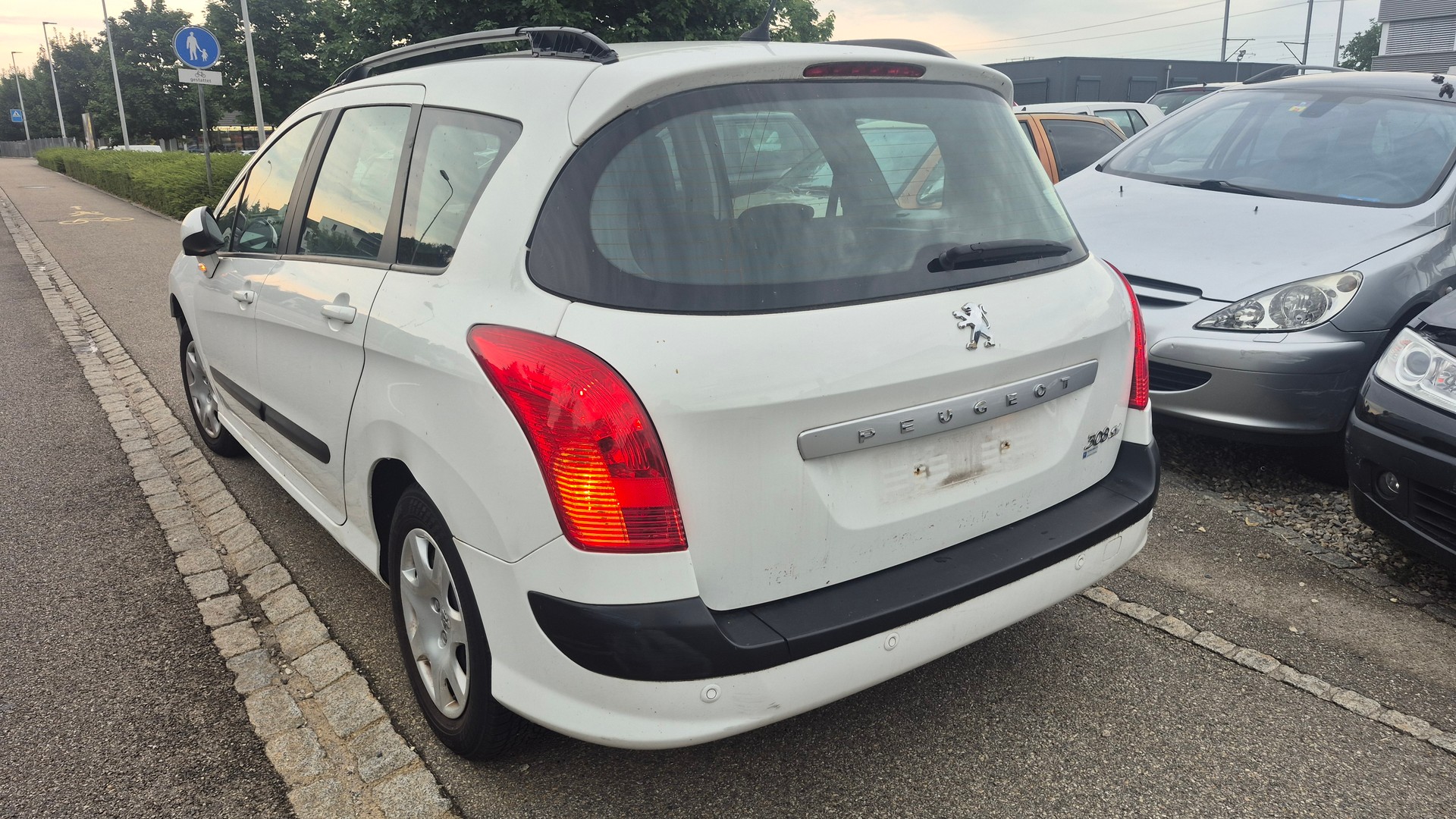 PEUGEOT 308 SW 1.6 HDI Trendy-image-6