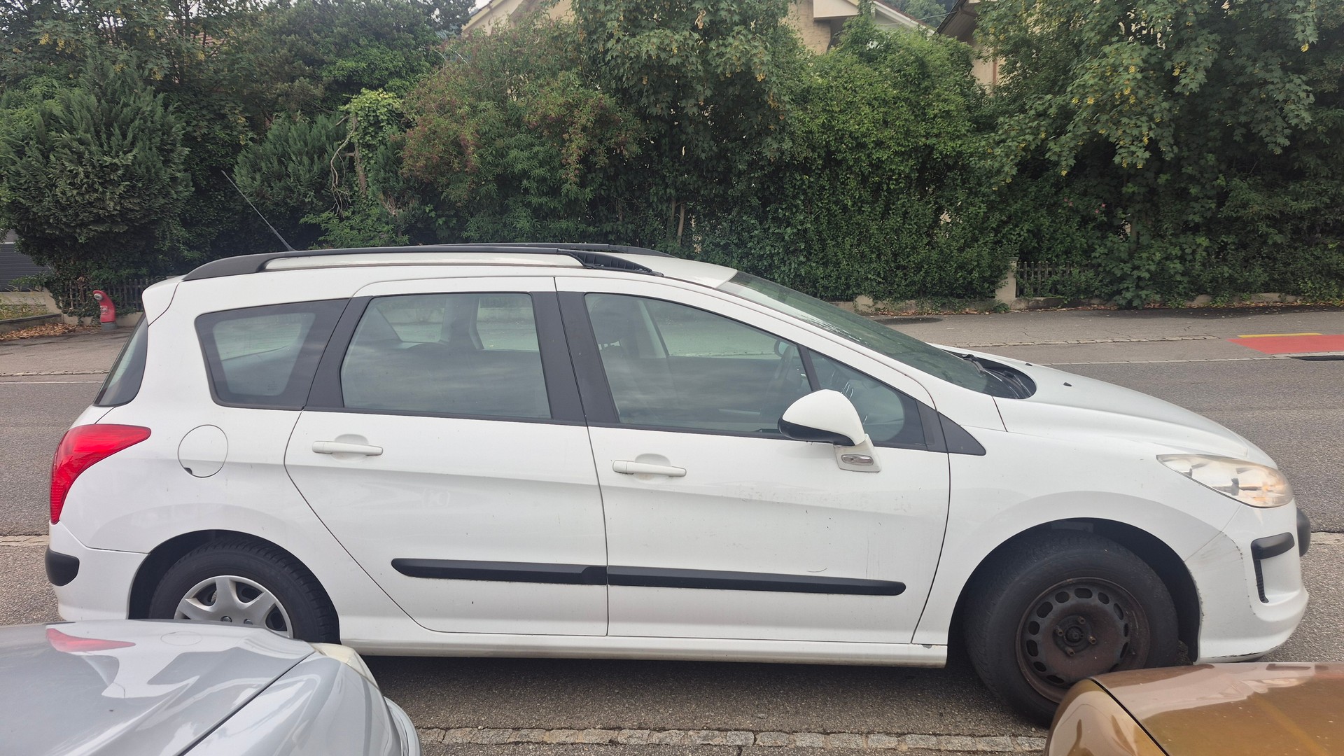 PEUGEOT 308 SW 1.6 HDI Trendy-image-3