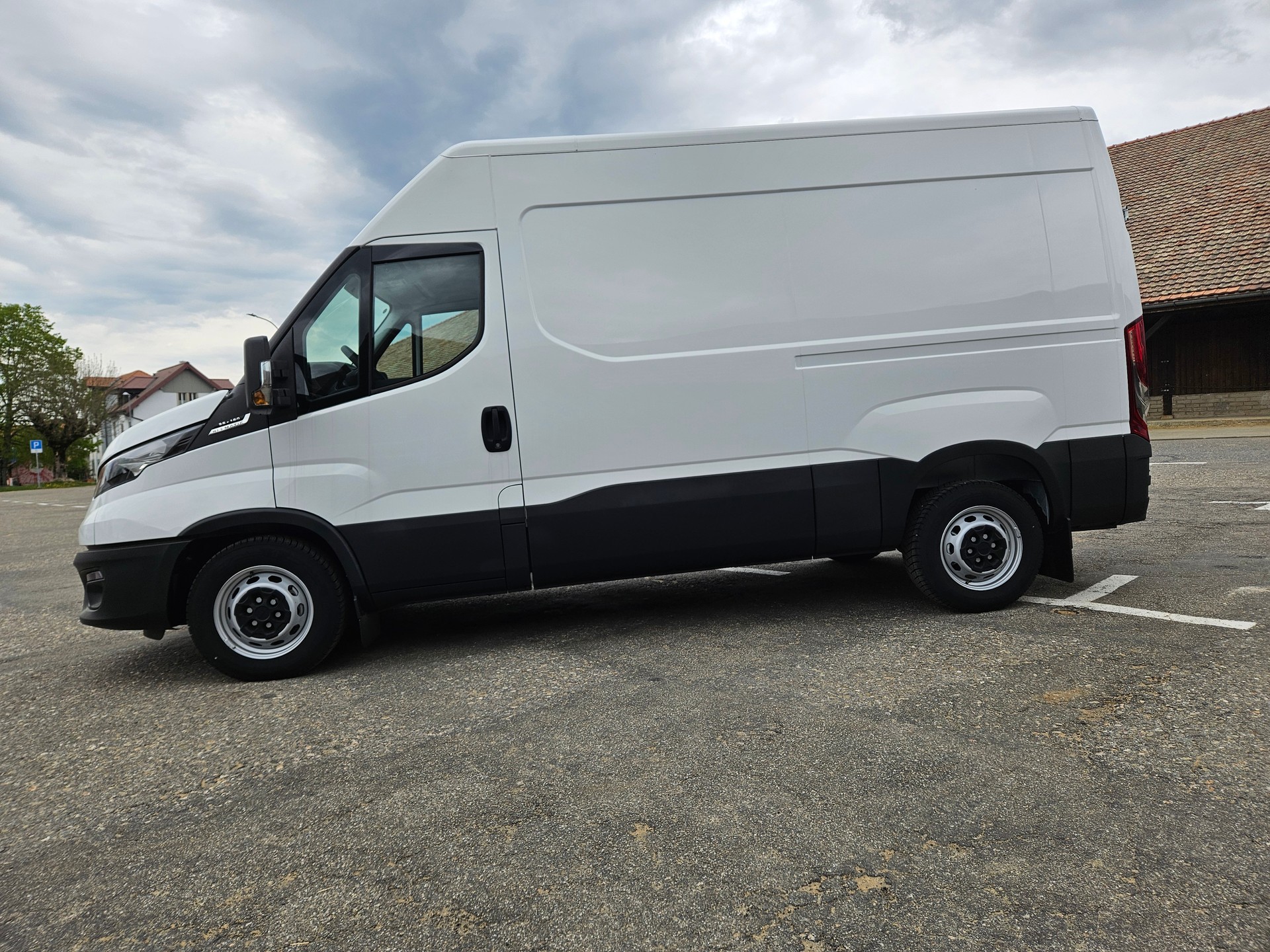 IVECO 35S16V kurz court AUTOMAT 156 ps-image-3