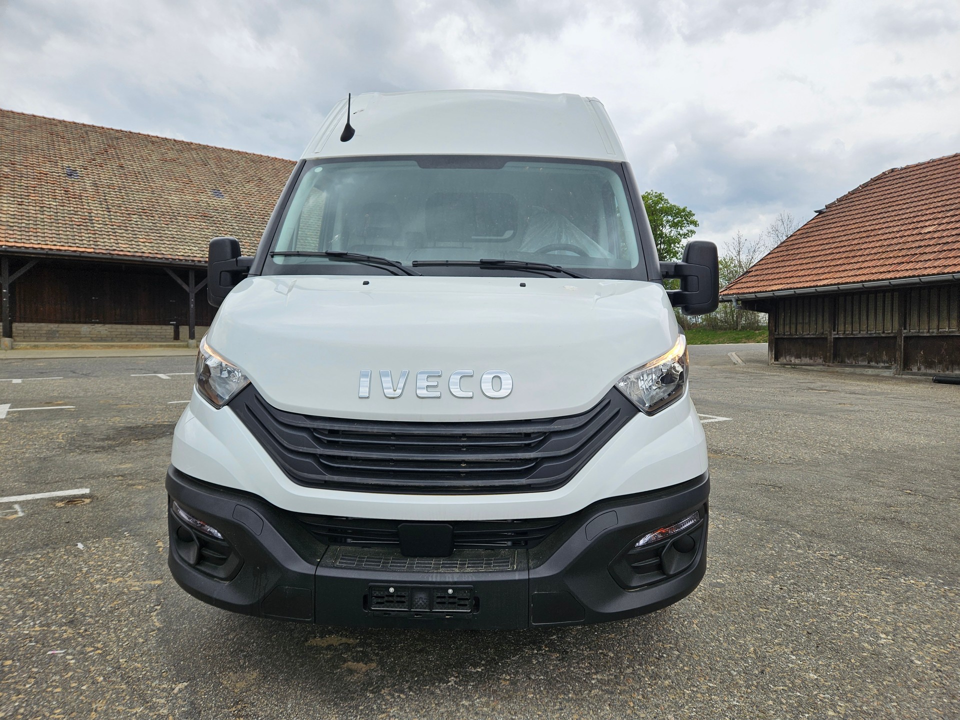 IVECO 35S16V kurz court AUTOMAT 156 ps-image-2
