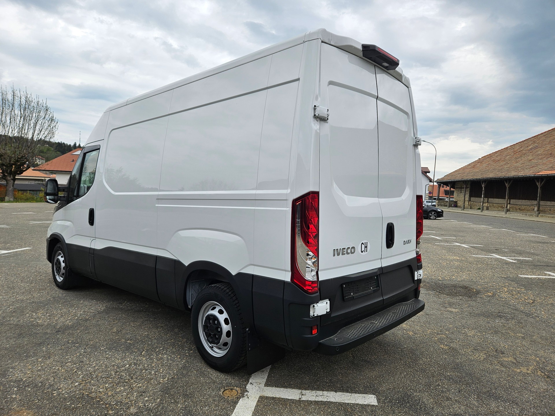 IVECO 35S16V kurz court AUTOMAT 156 ps-image-13
