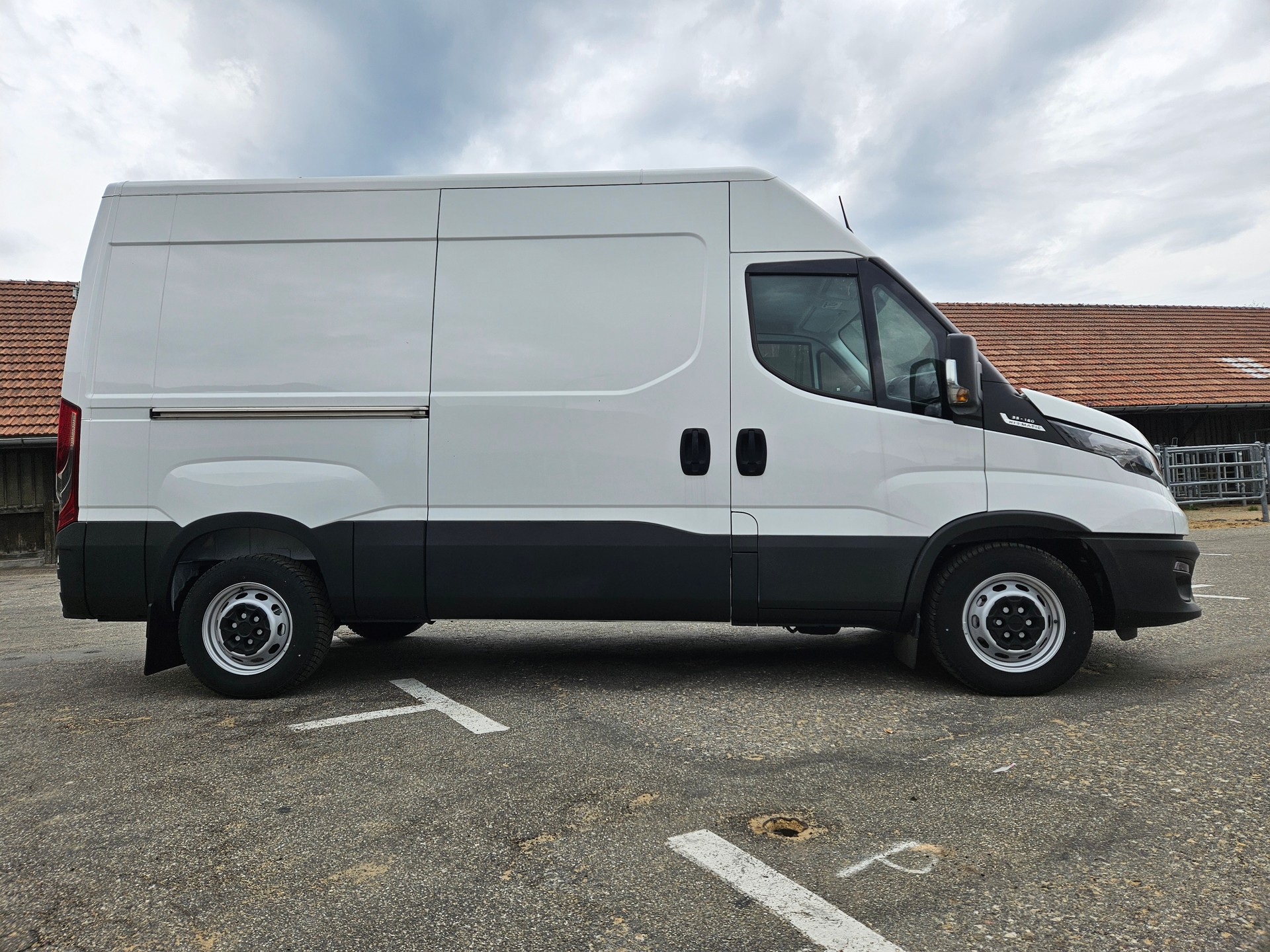 IVECO 35S16V kurz court AUTOMAT 156 ps-image-4
