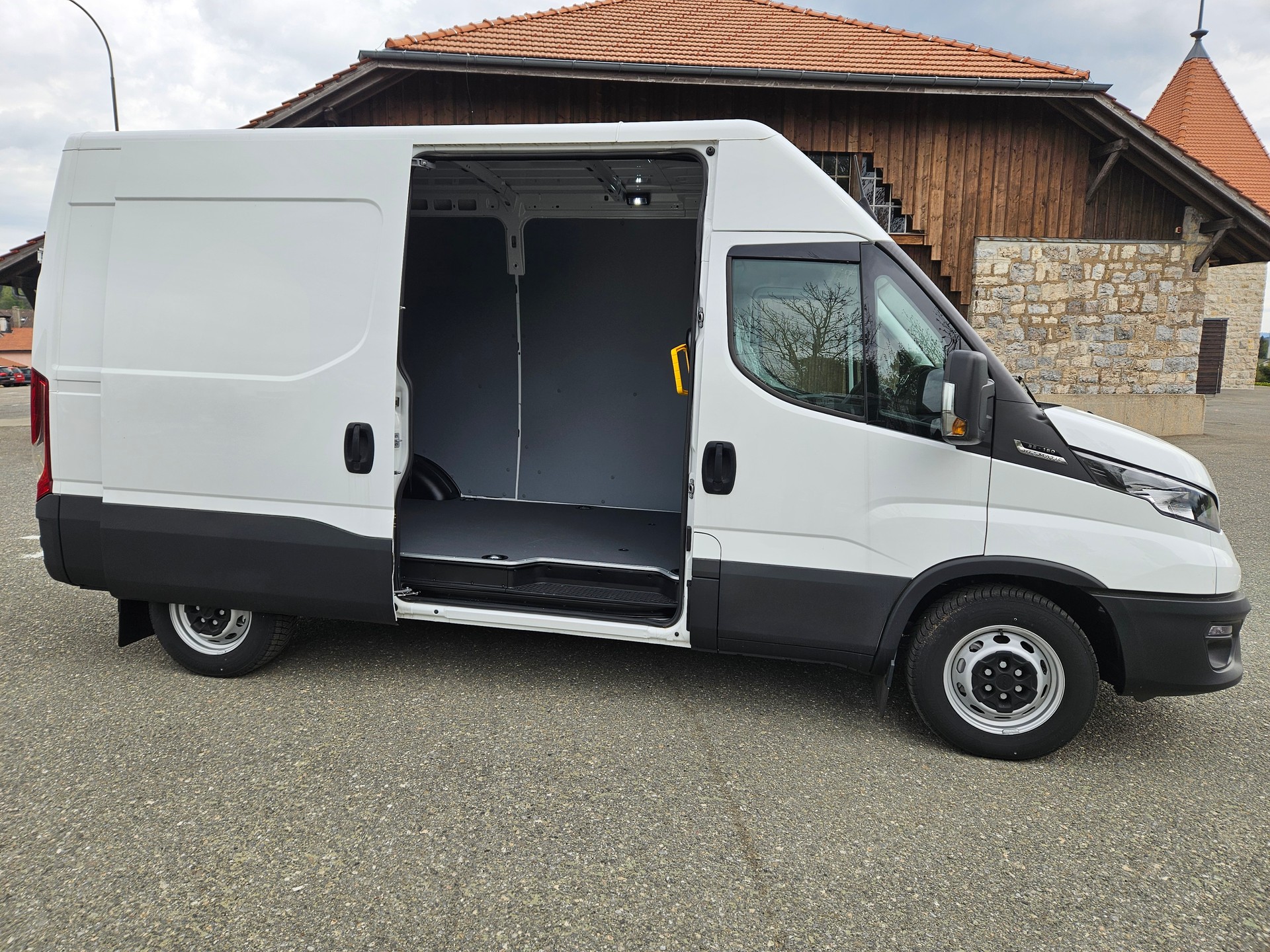 IVECO 35S16V kurz court AUTOMAT 156 ps-image-9