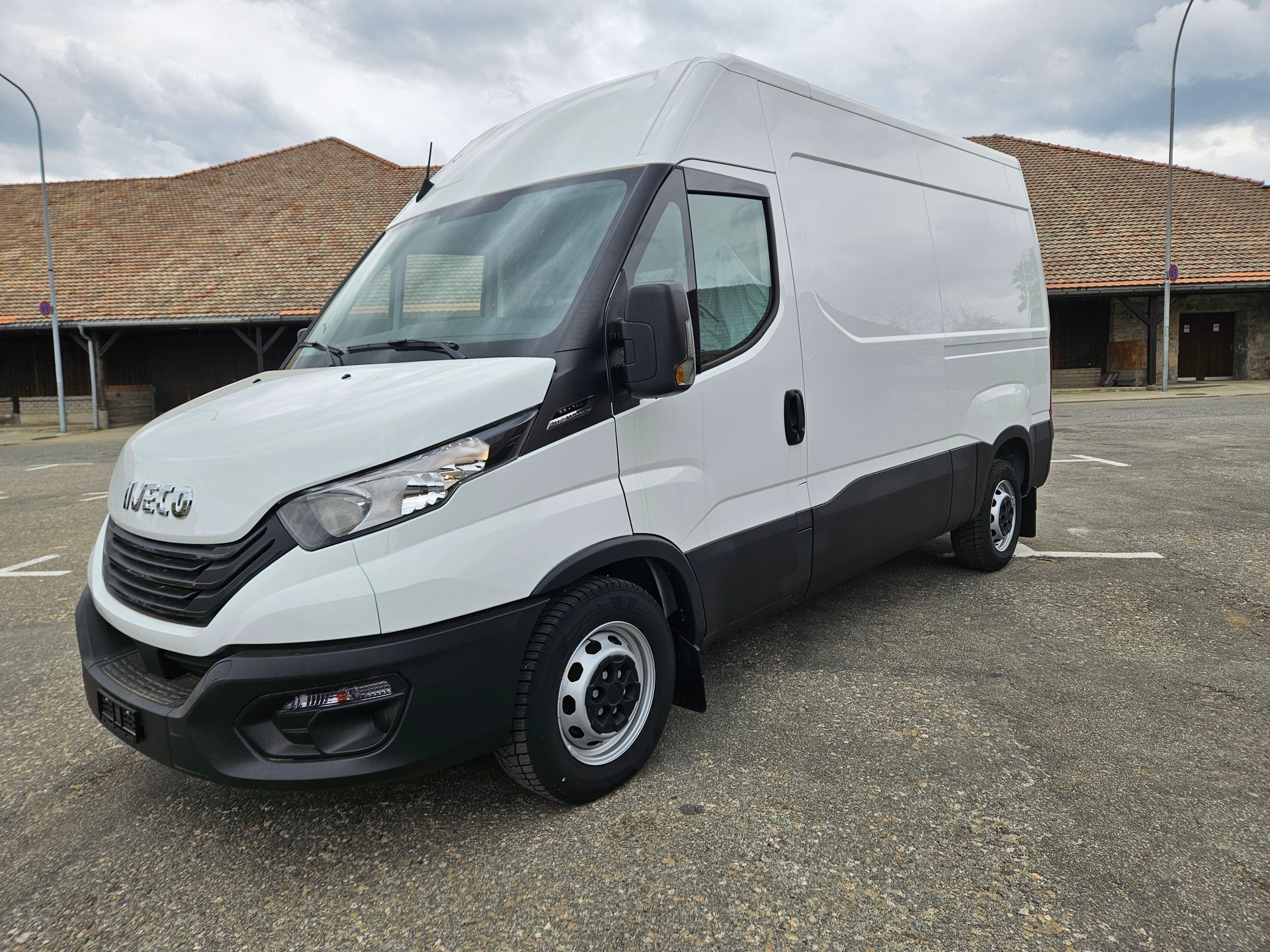 IVECO 35S16V kurz court AUTOMAT 156 ps-image-1