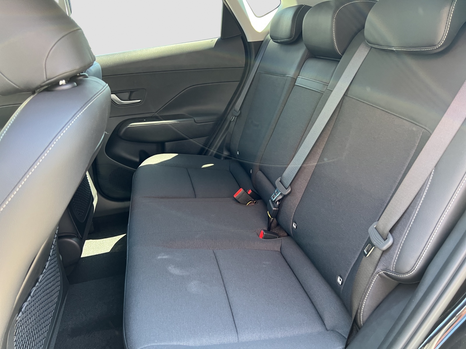 HYUNDAI Kona 1.6 GDi HEV Amplia DCT-image-9