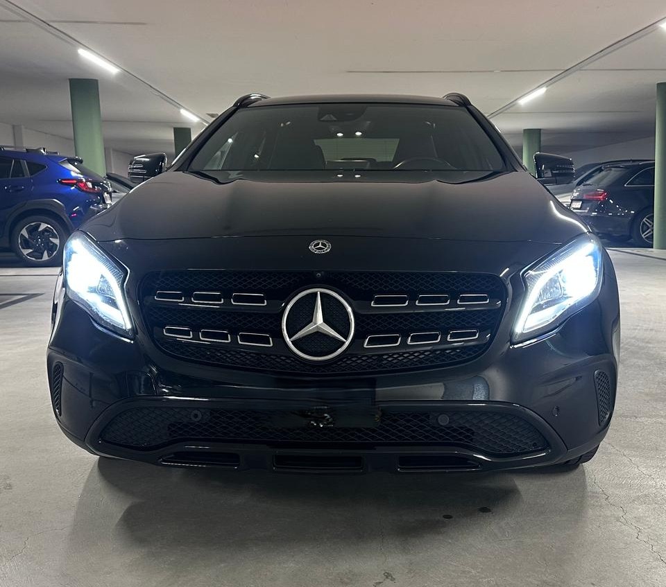 MERCEDES-BENZ GLA Night Star