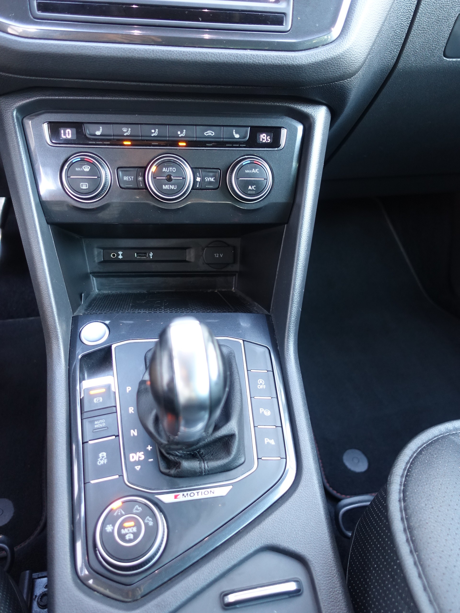 VW Tiguan 2.0 TDI SCR Sound 4Motion-image-12