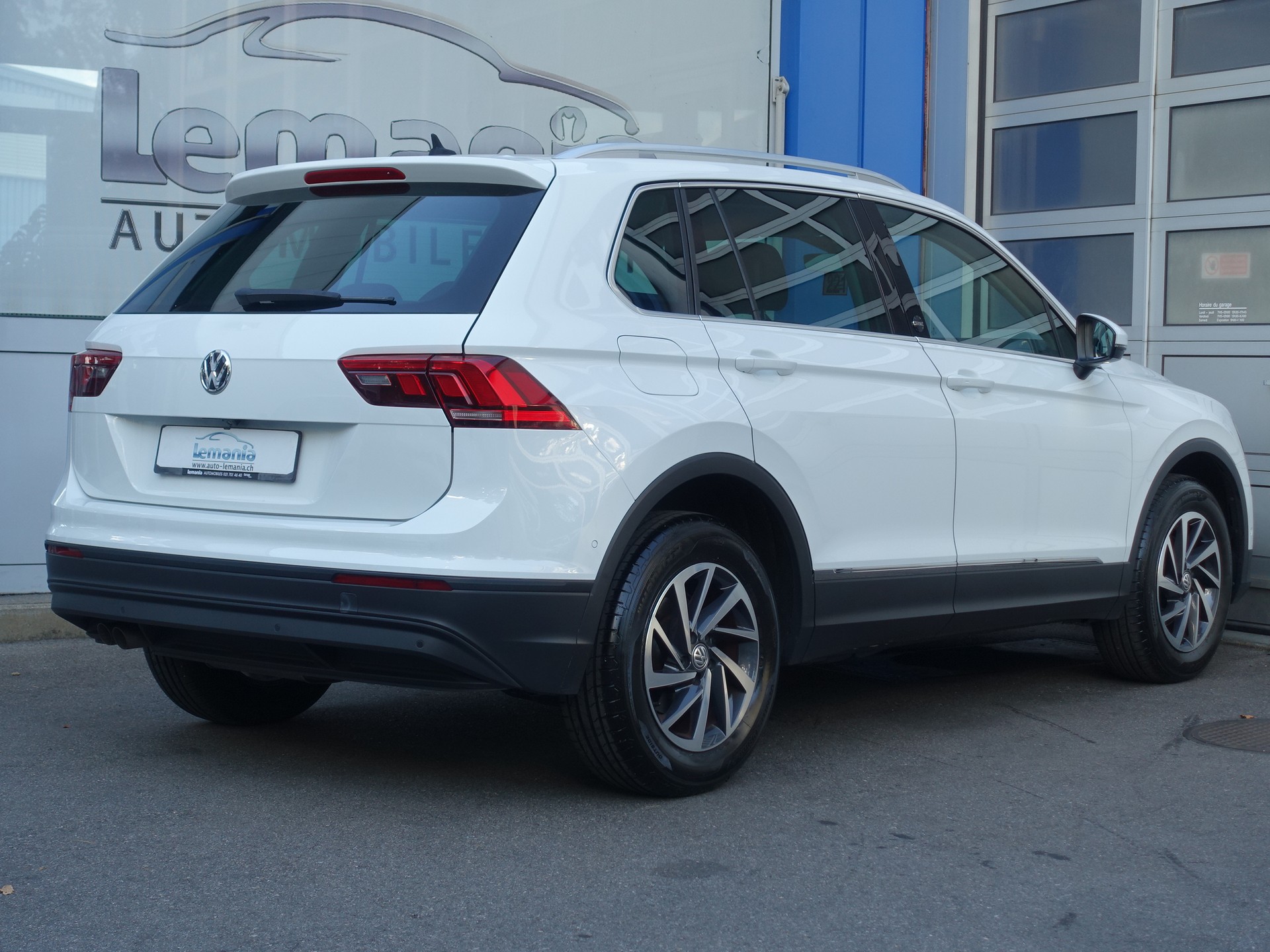 VW Tiguan 2.0 TDI SCR Sound 4Motion-image-4