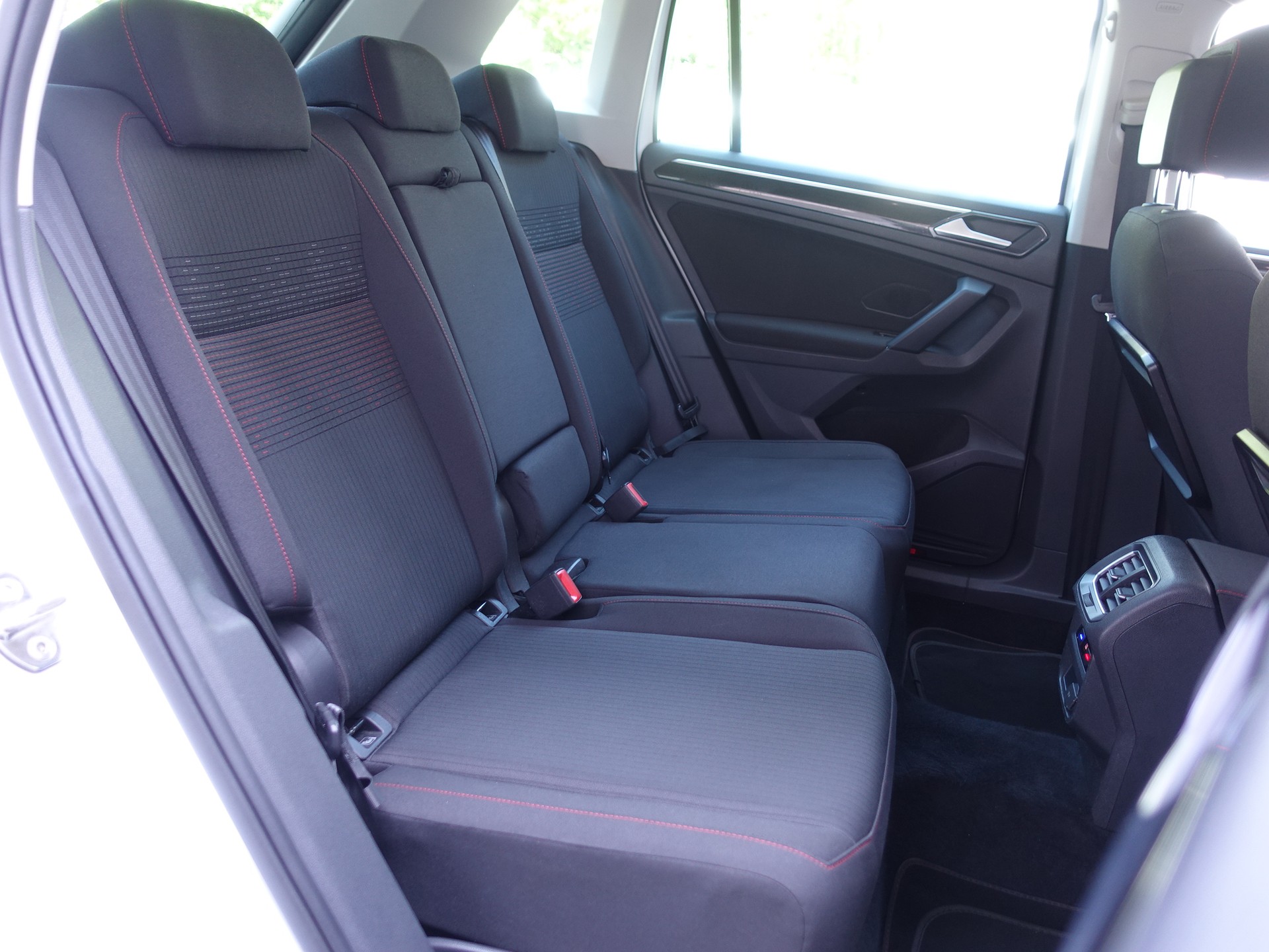 VW Tiguan 2.0 TDI SCR Sound 4Motion-image-17