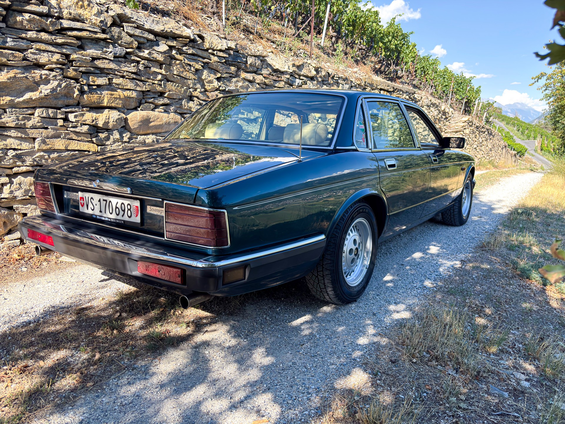 JAGUAR XJ40 4.0 Sovereign-image-3