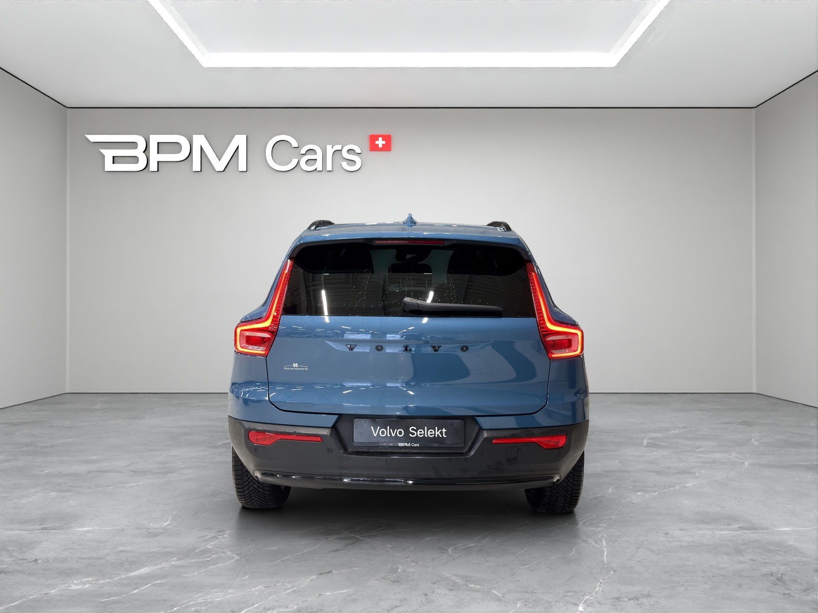 VOLVO XC40 1.5 T4 PiH Plus Dark-showroom-element-2