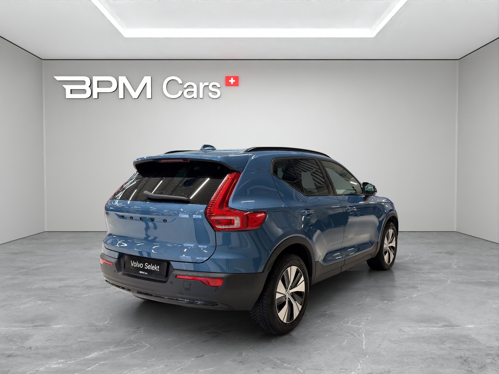 VOLVO XC40 1.5 T4 PiH Plus Dark-showroom-element-3