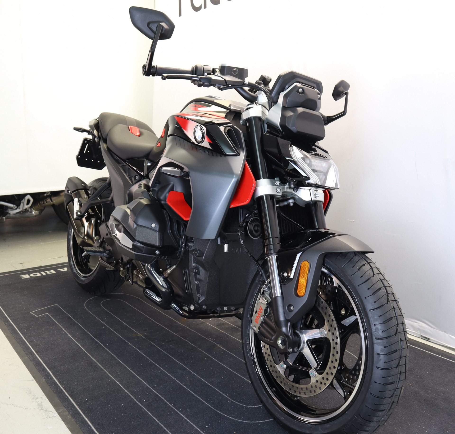 BMW R 1300 R-image-2