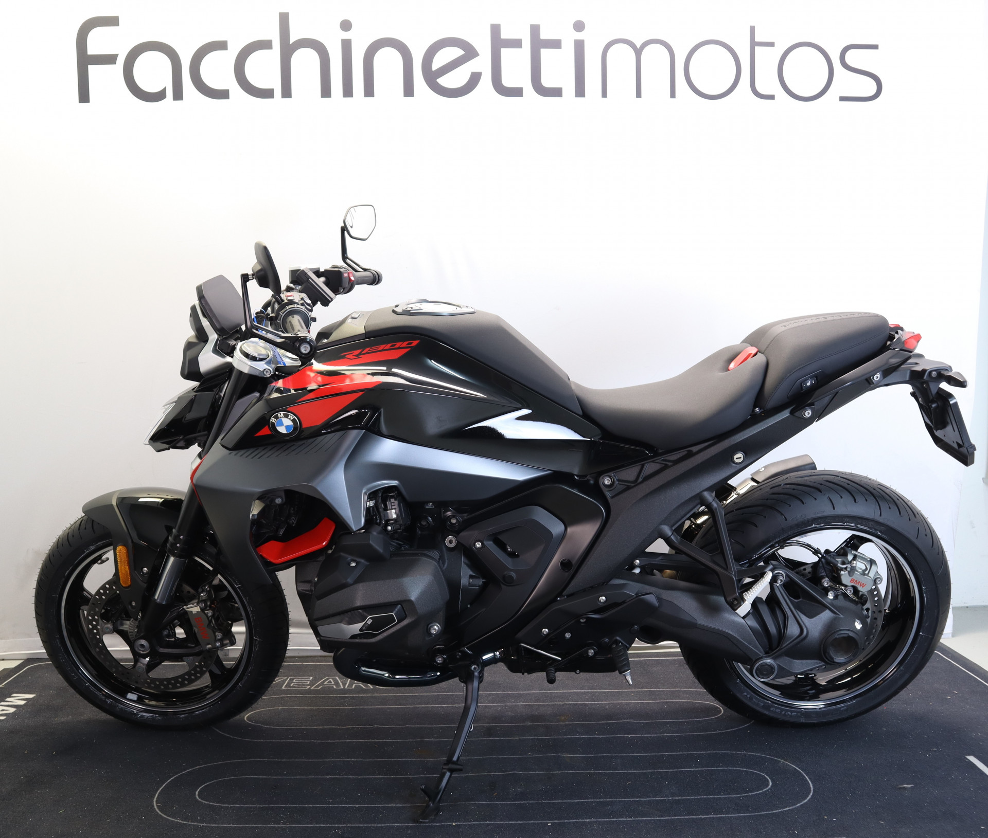 BMW R 1300 R-image-1