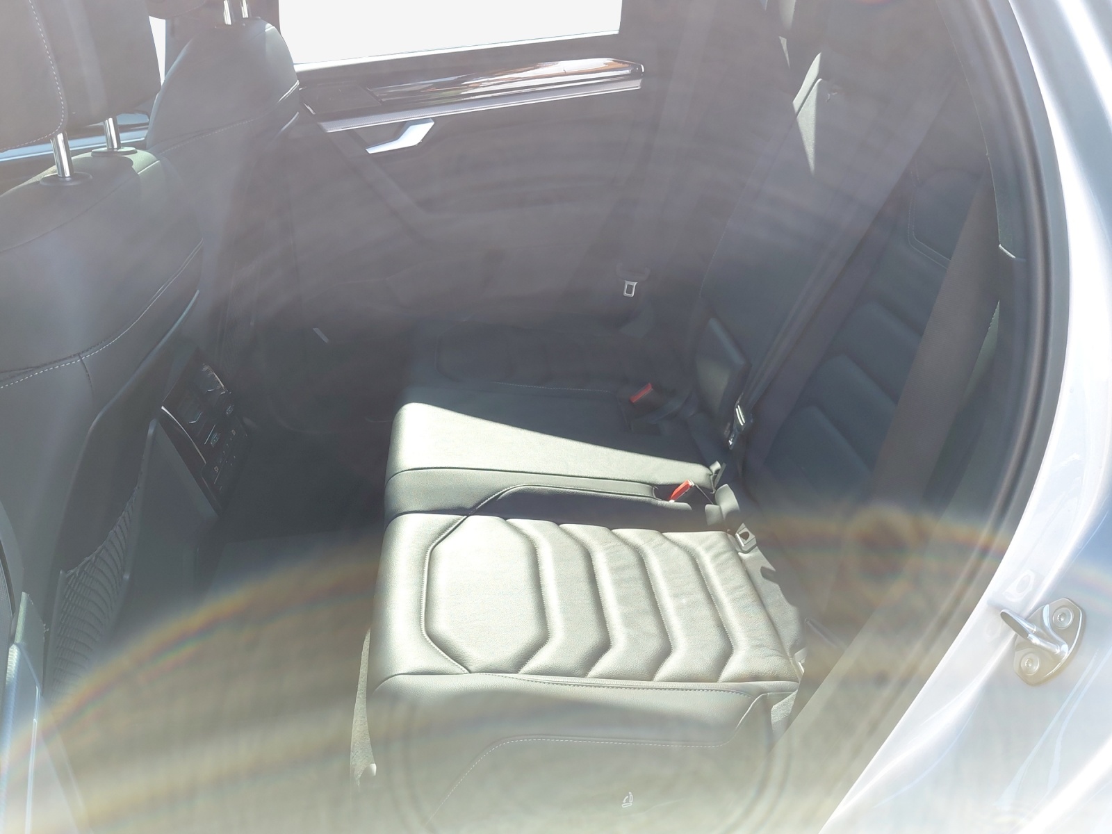 VW Touareg 3.0 TDI R Line Tiptronic-image-11