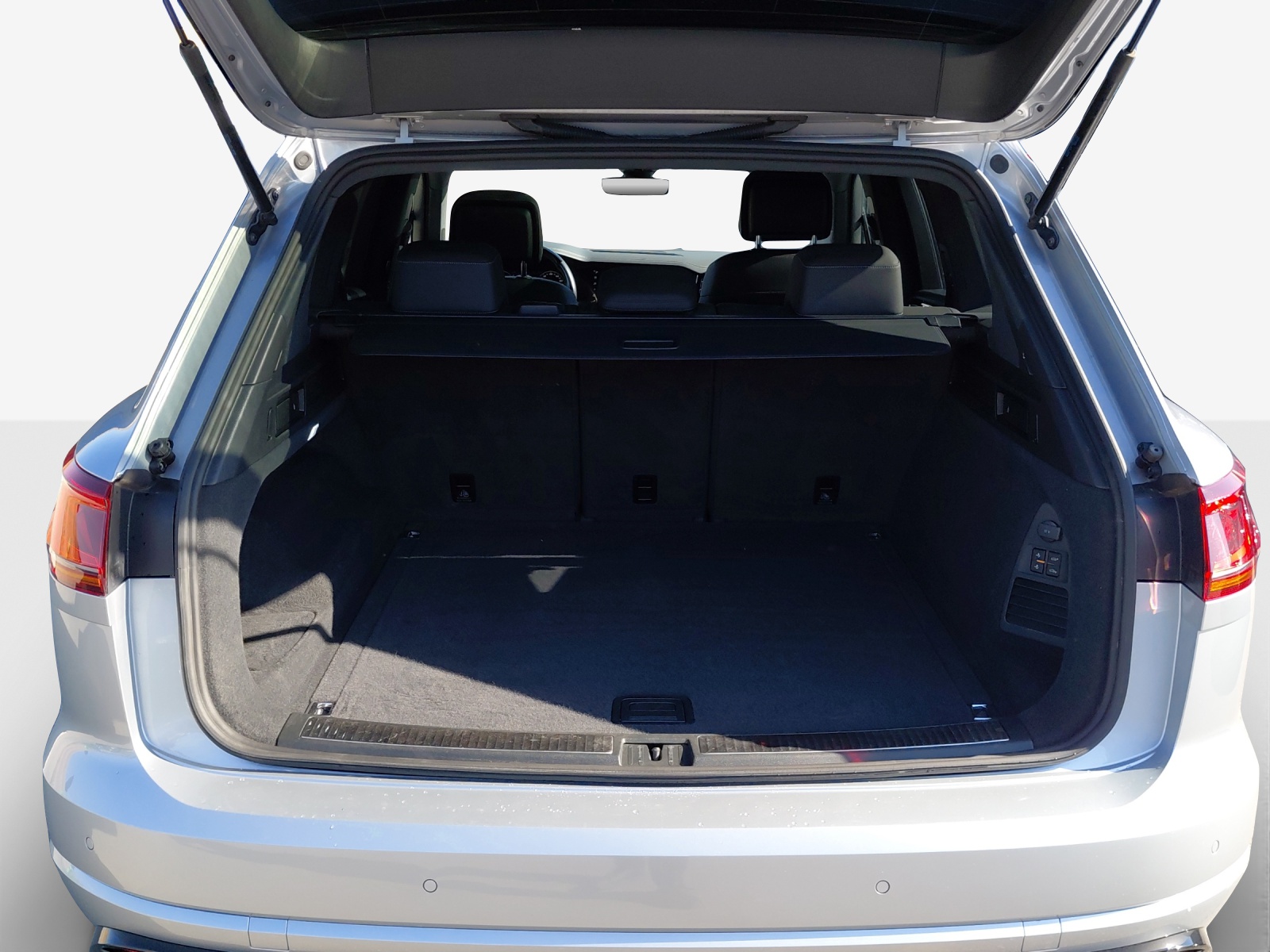 VW Touareg 3.0 TDI R Line Tiptronic-image-12