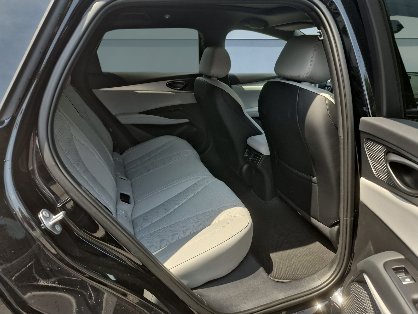 BYD Seal 6 DM-i Touring Comfort-image-13