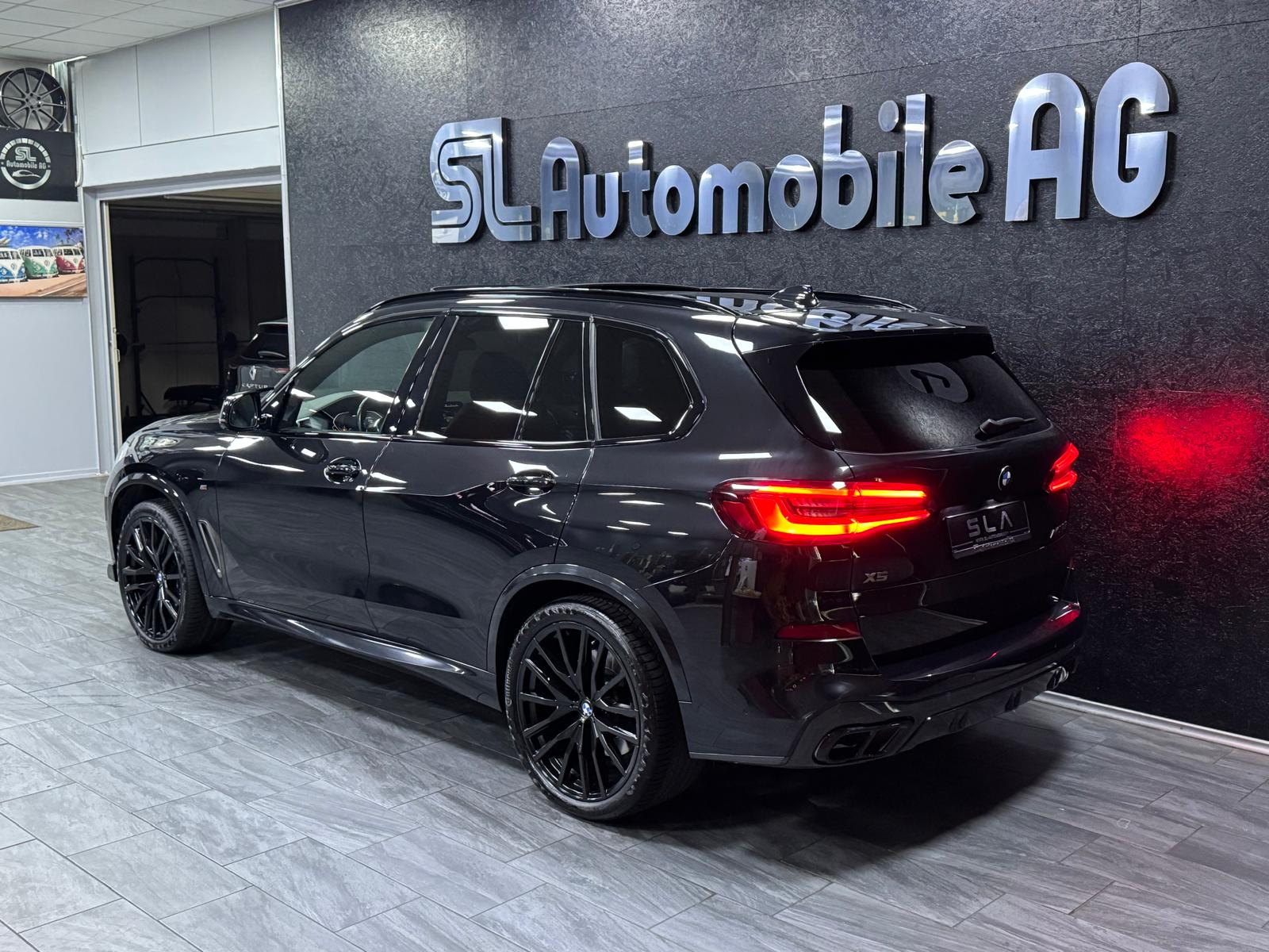 BMW X5 xDrive M50i Steptronic / Panorama / Vollausstattung-image-4
