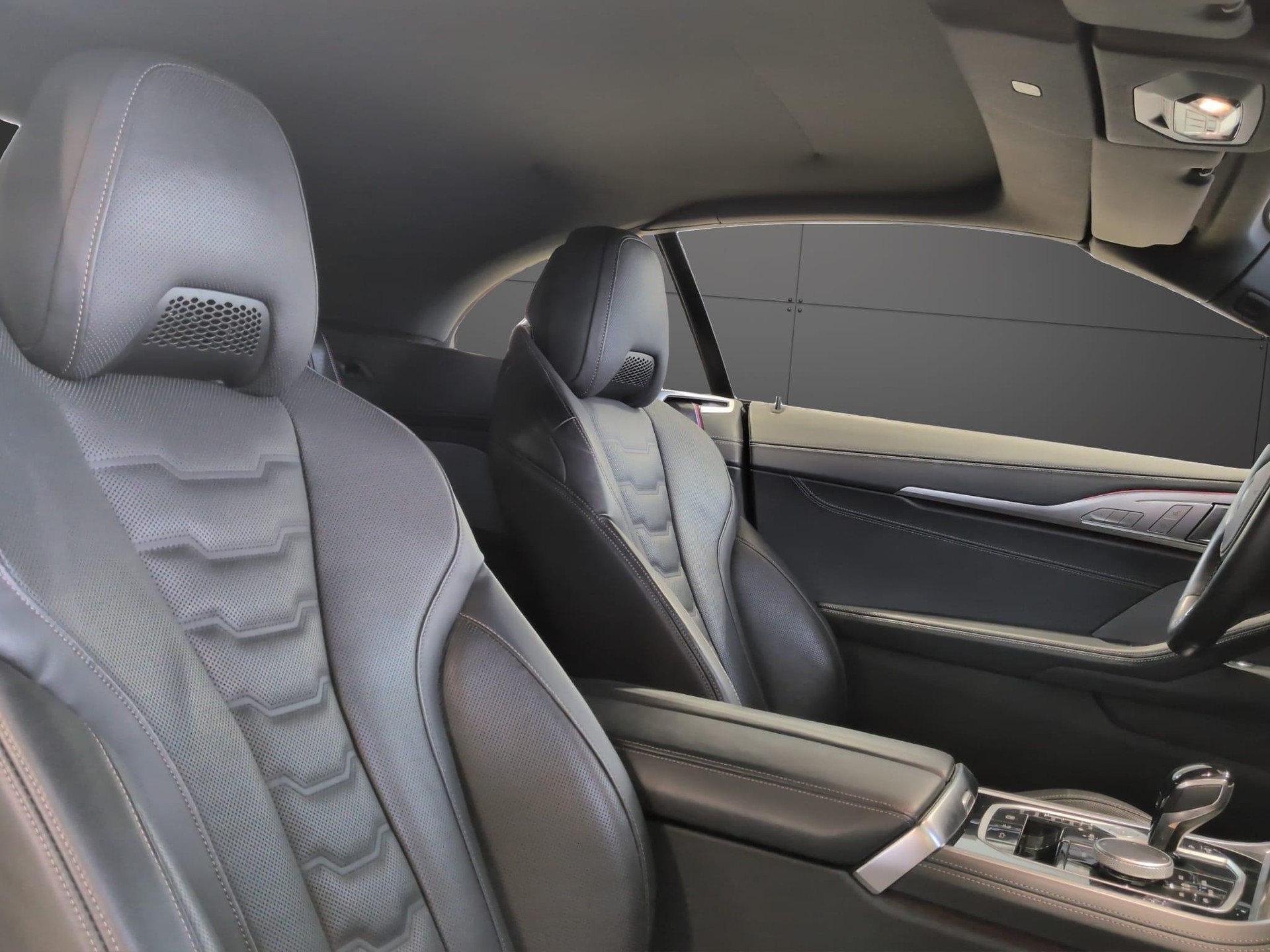 BMW M850i xDrive Cabriolet-image-17