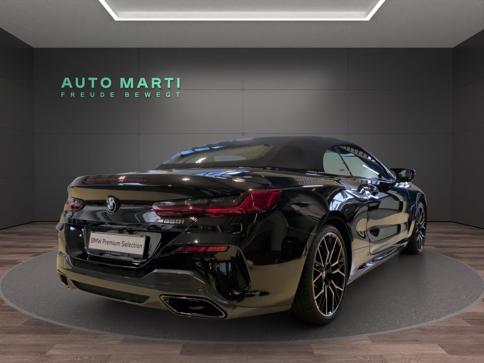 BMW M850i xDrive Cabriolet-showroom-element-3