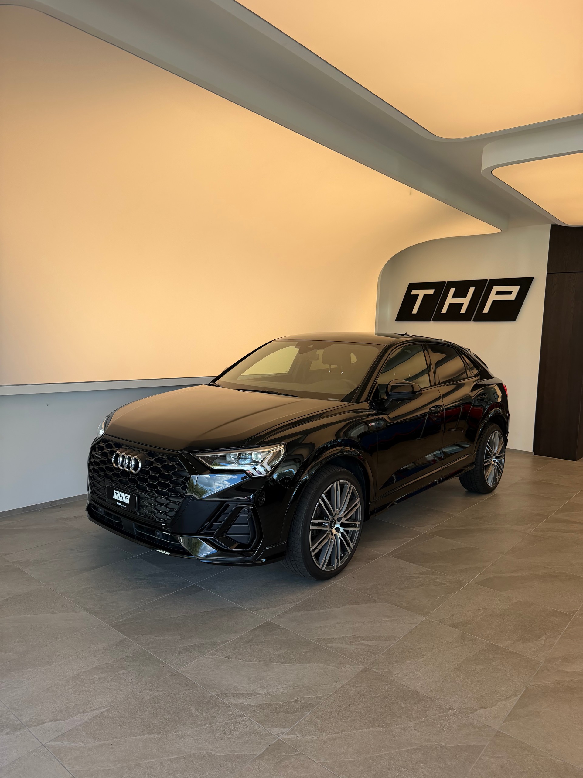 AUDI Q3 Sportback 45 TFSI S line quattro S-tronic-image-4
