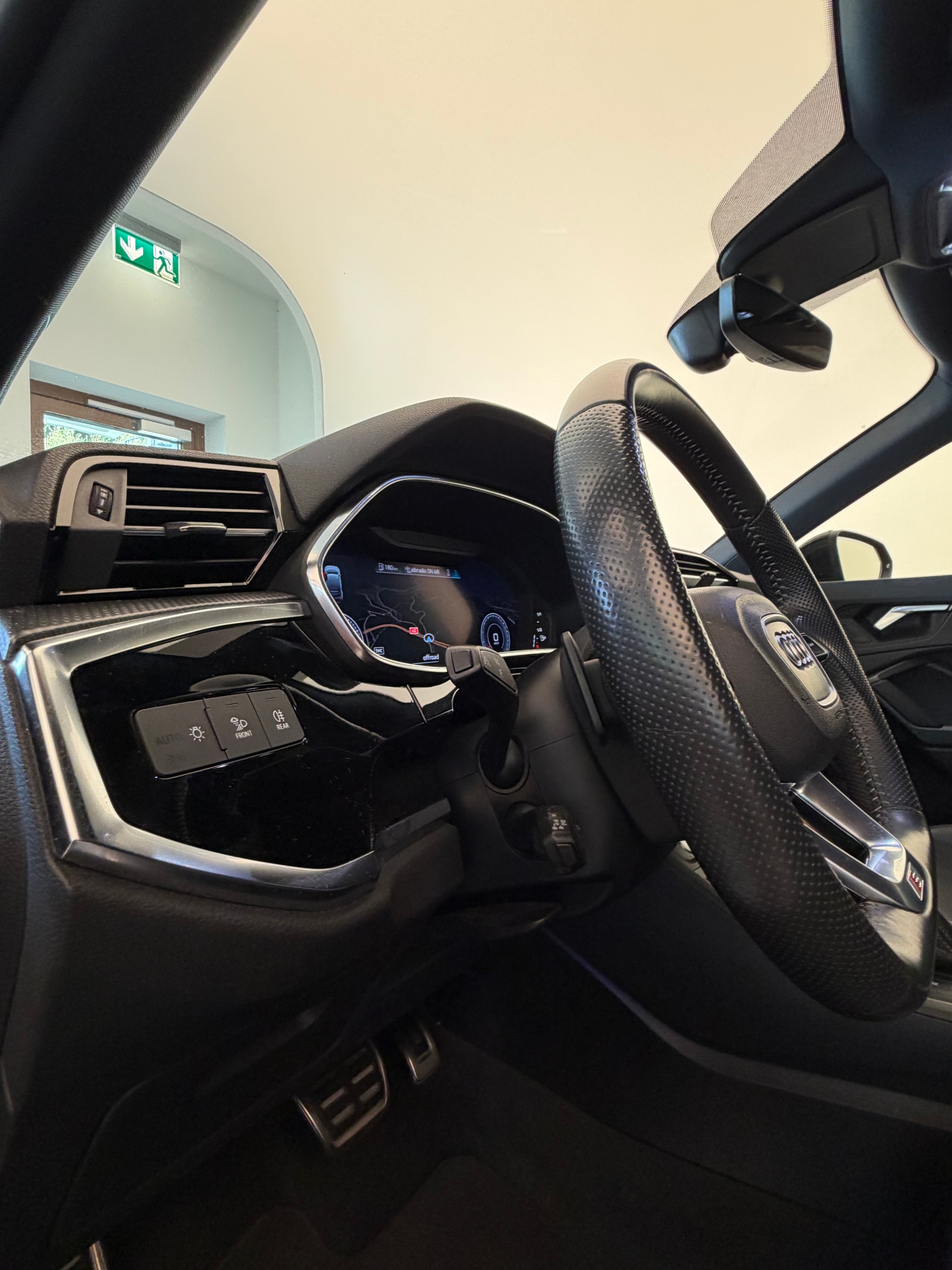 AUDI Q3 Sportback 45 TFSI S line quattro S-tronic-image-7