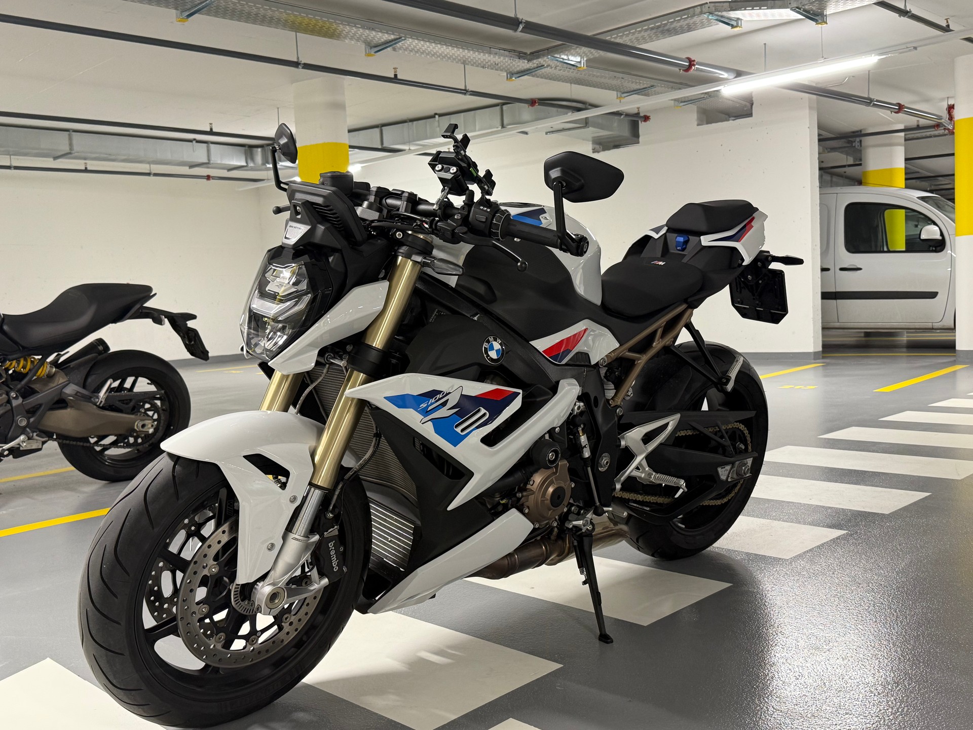 BMW S 1000 R-image-1