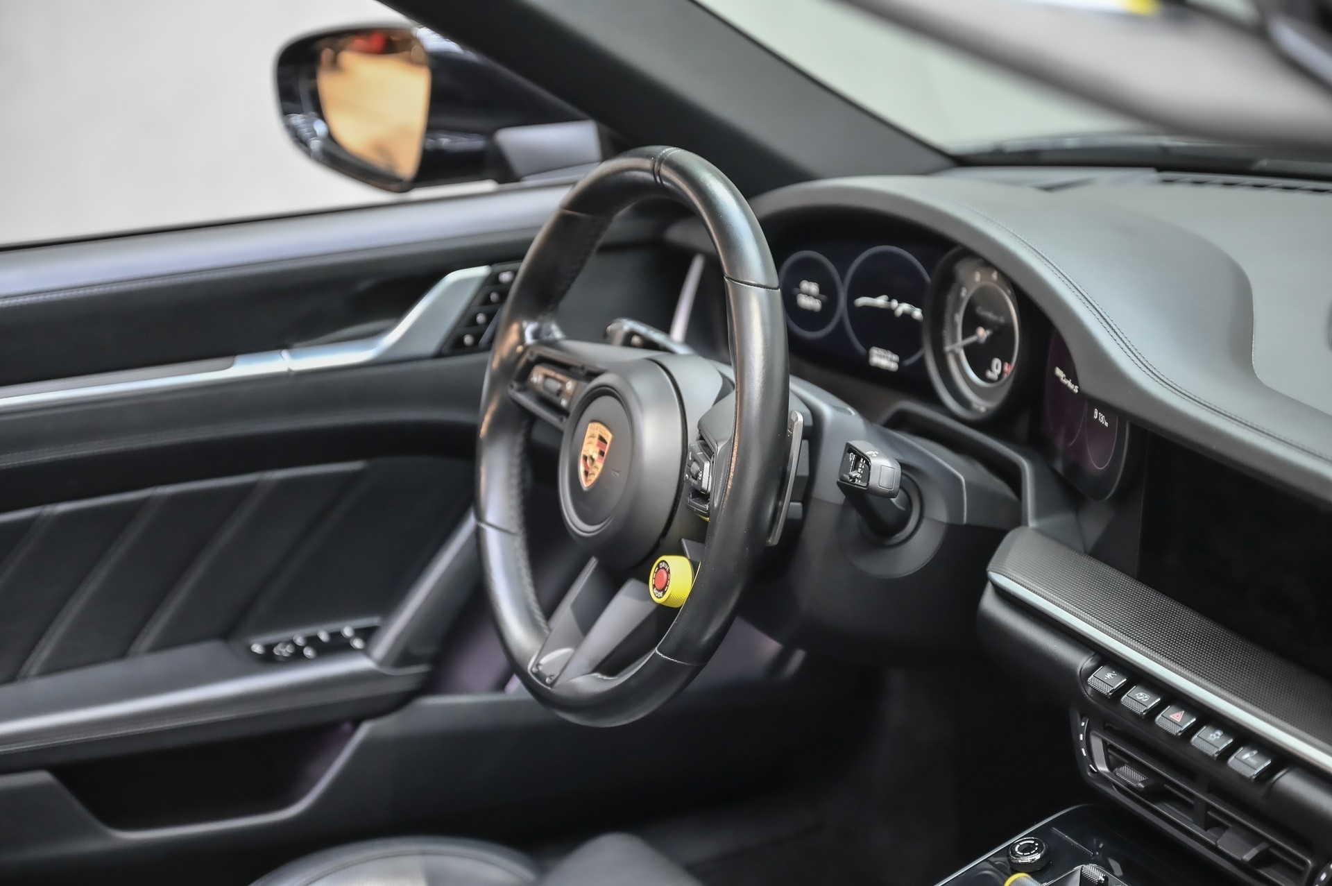 PORSCHE 911 Turbo S Cabriolet PDK-image-26