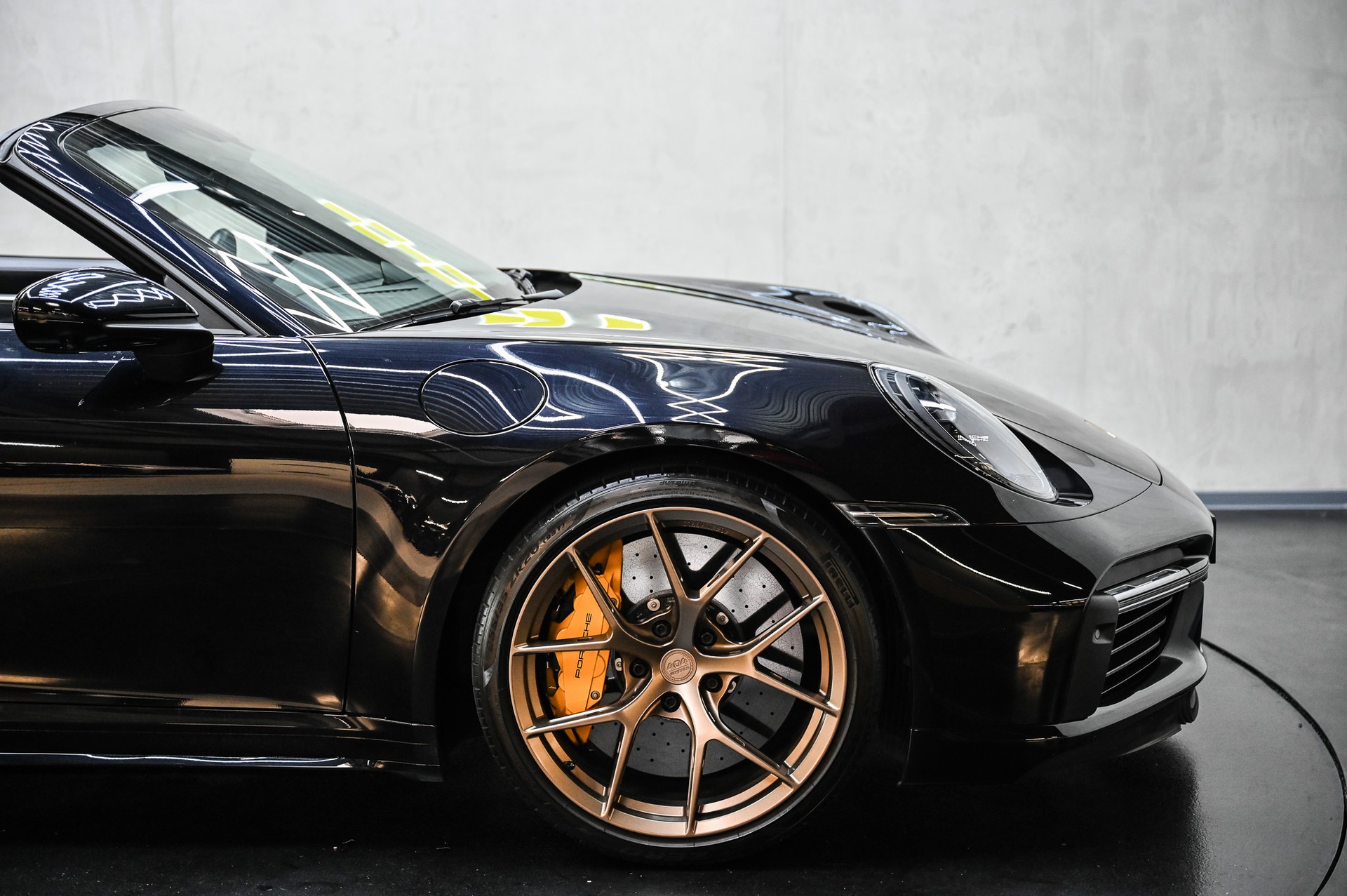 PORSCHE 911 Turbo S Cabriolet PDK-image-15