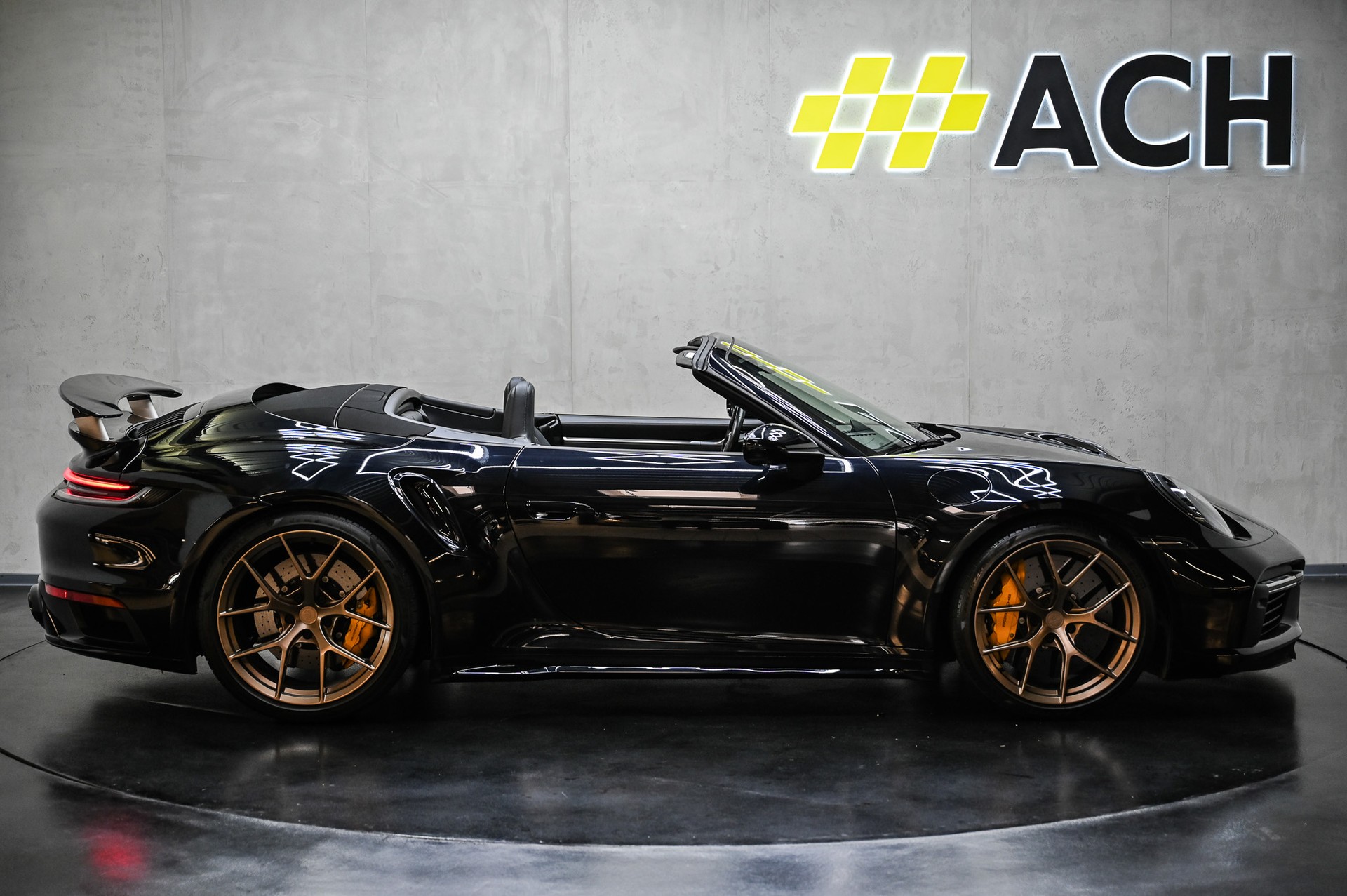 PORSCHE 911 Turbo S Cabriolet PDK-image-13