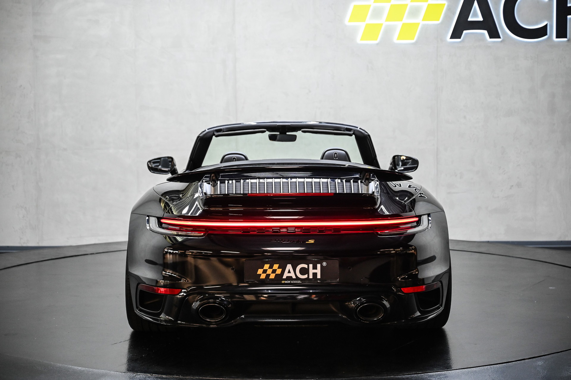 PORSCHE 911 Turbo S Cabriolet PDK-image-10