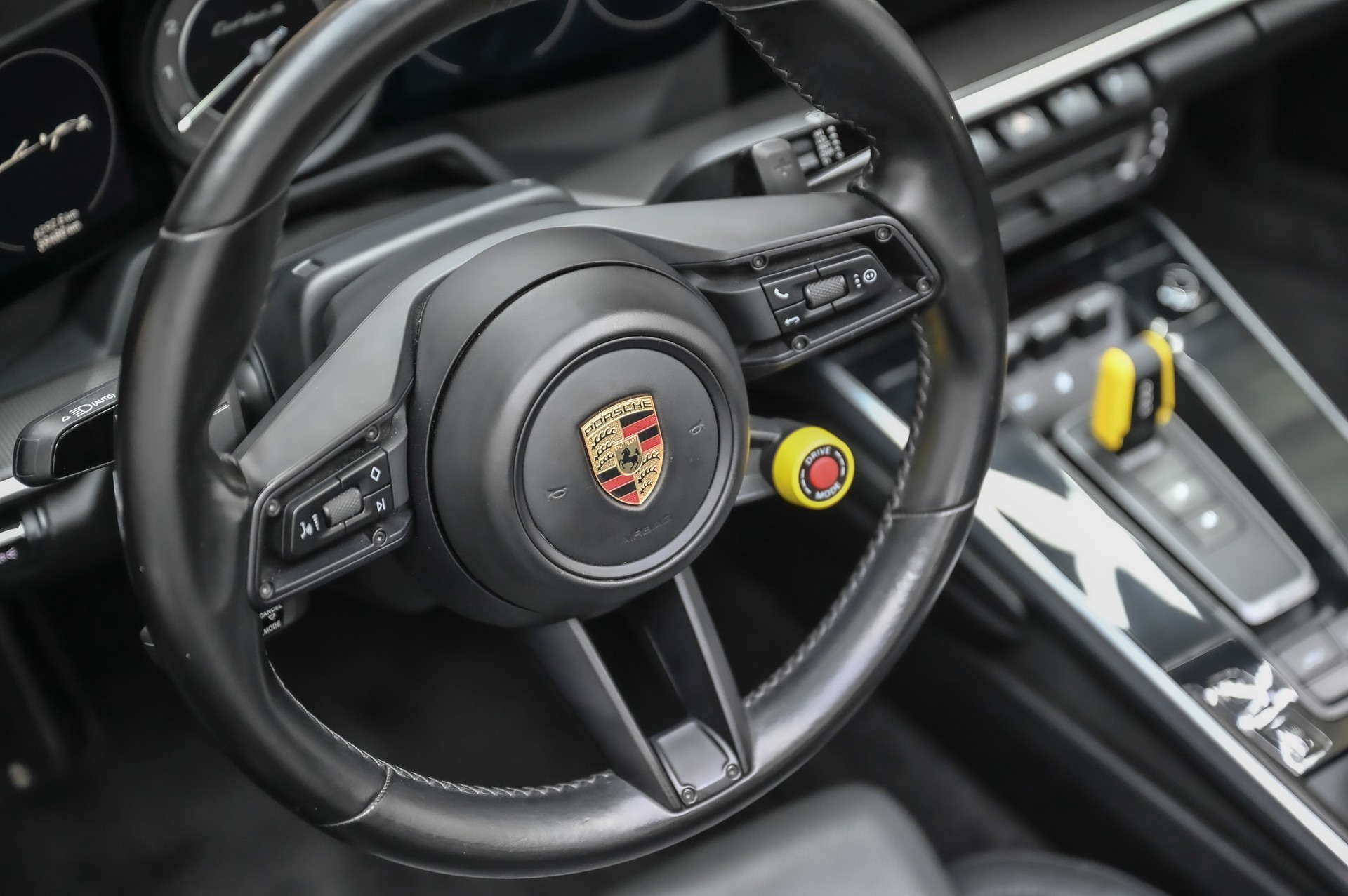 PORSCHE 911 Turbo S Cabriolet PDK-image-21