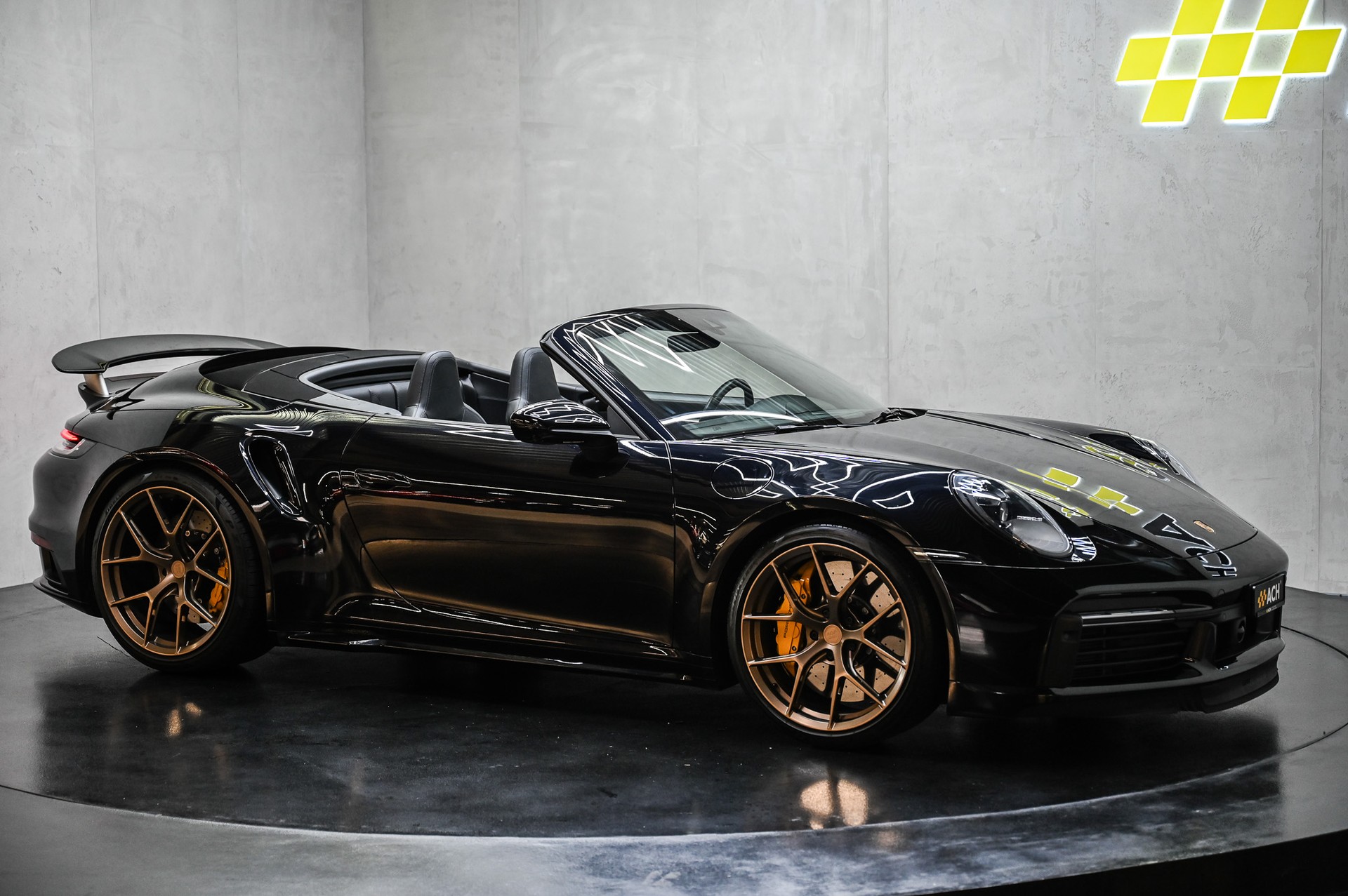 PORSCHE 911 Turbo S Cabriolet PDK-image-14