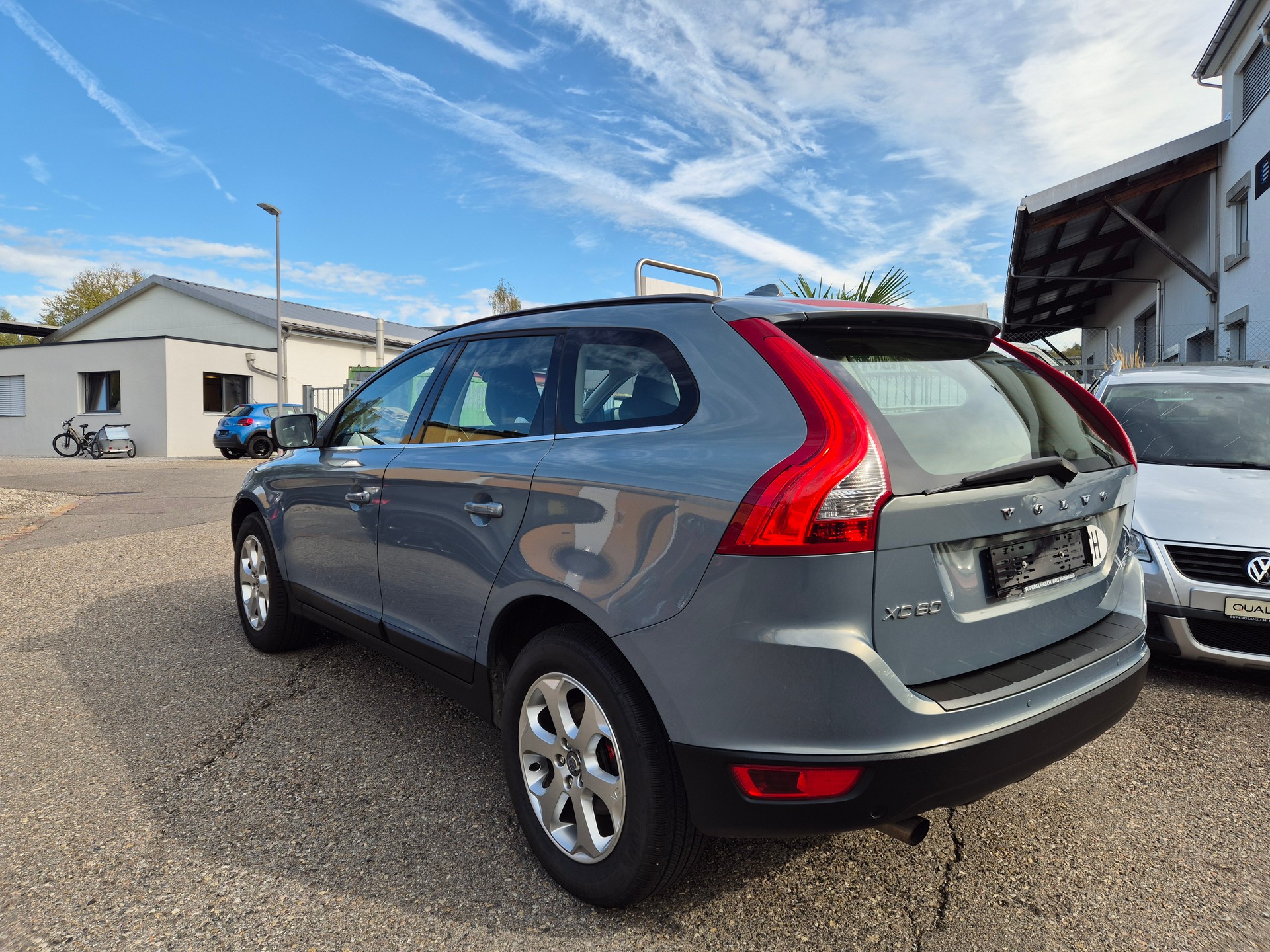 VOLVO XC60 D5 AWD Summum Geartronic-showroom-element-3
