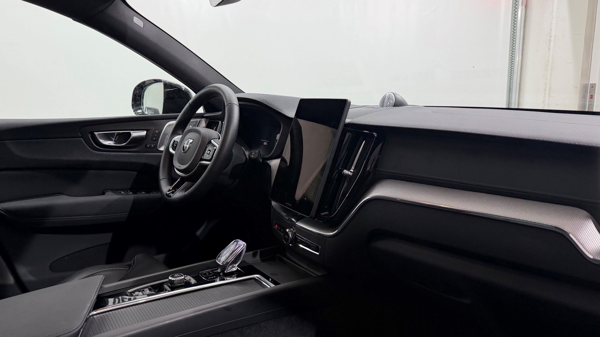 VOLVO XC60 2.0 T8 TE Black Edition e-image-4